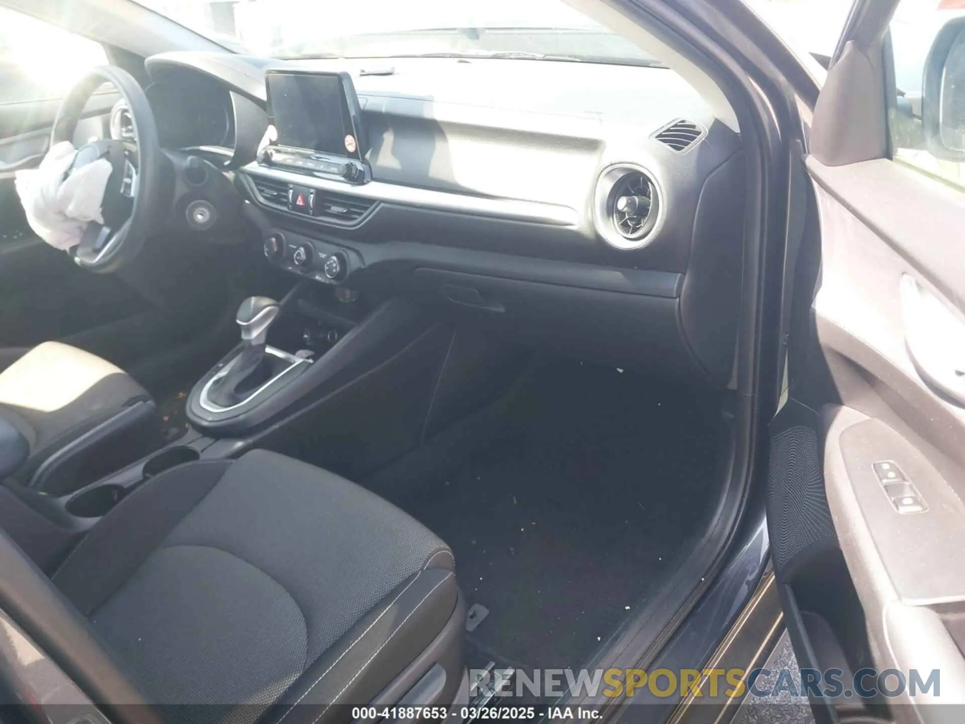 5 fotografías del automóvil dañado 3KPF24AD4RE727336 KIA FORTE 2024
