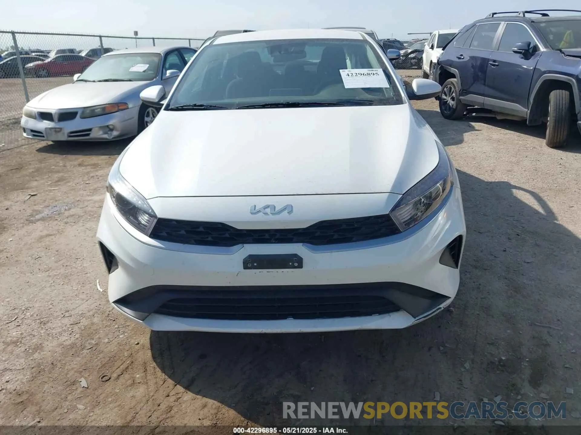 12 fotografías del automóvil dañado 3KPF24AD4RE728857 KIA FORTE 2024