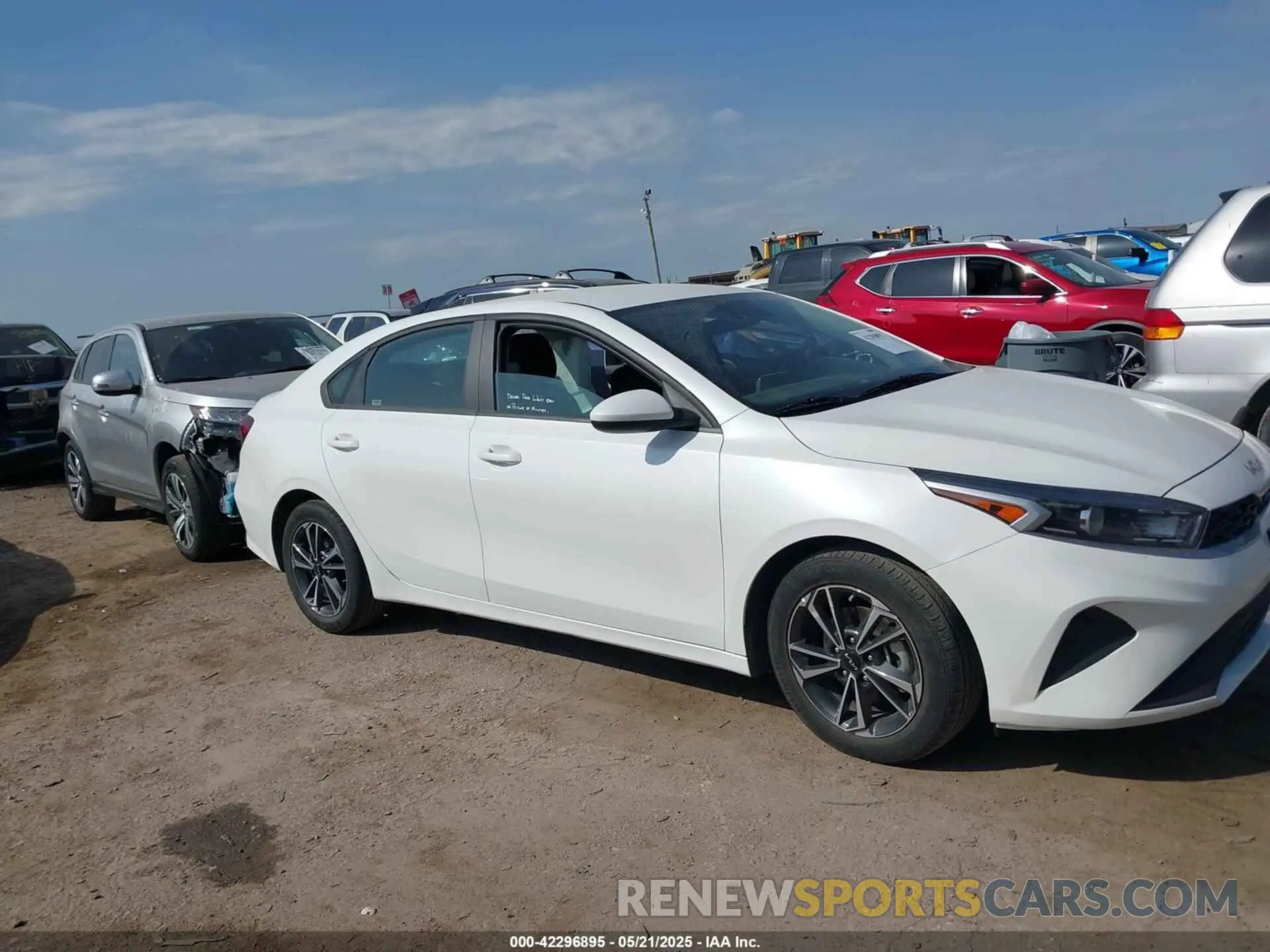 13 fotografías del automóvil dañado 3KPF24AD4RE728857 KIA FORTE 2024