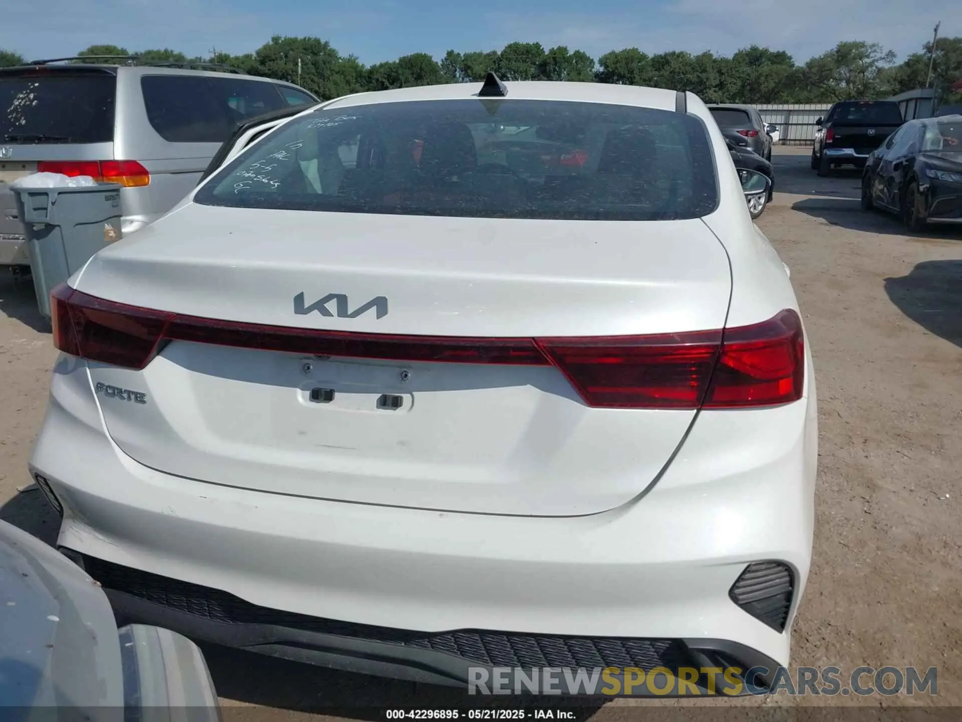 16 fotografías del automóvil dañado 3KPF24AD4RE728857 KIA FORTE 2024