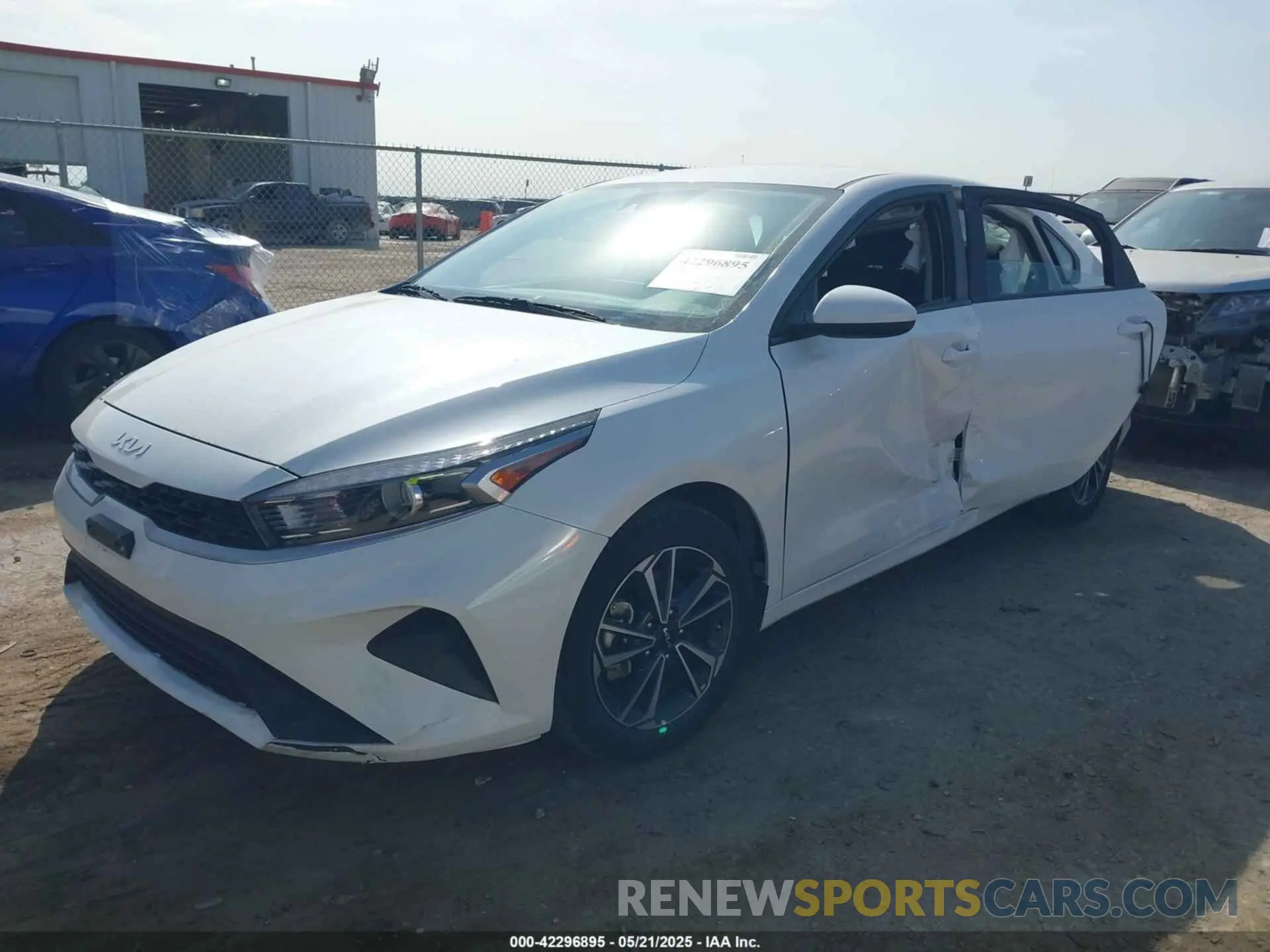 2 fotografías del automóvil dañado 3KPF24AD4RE728857 KIA FORTE 2024