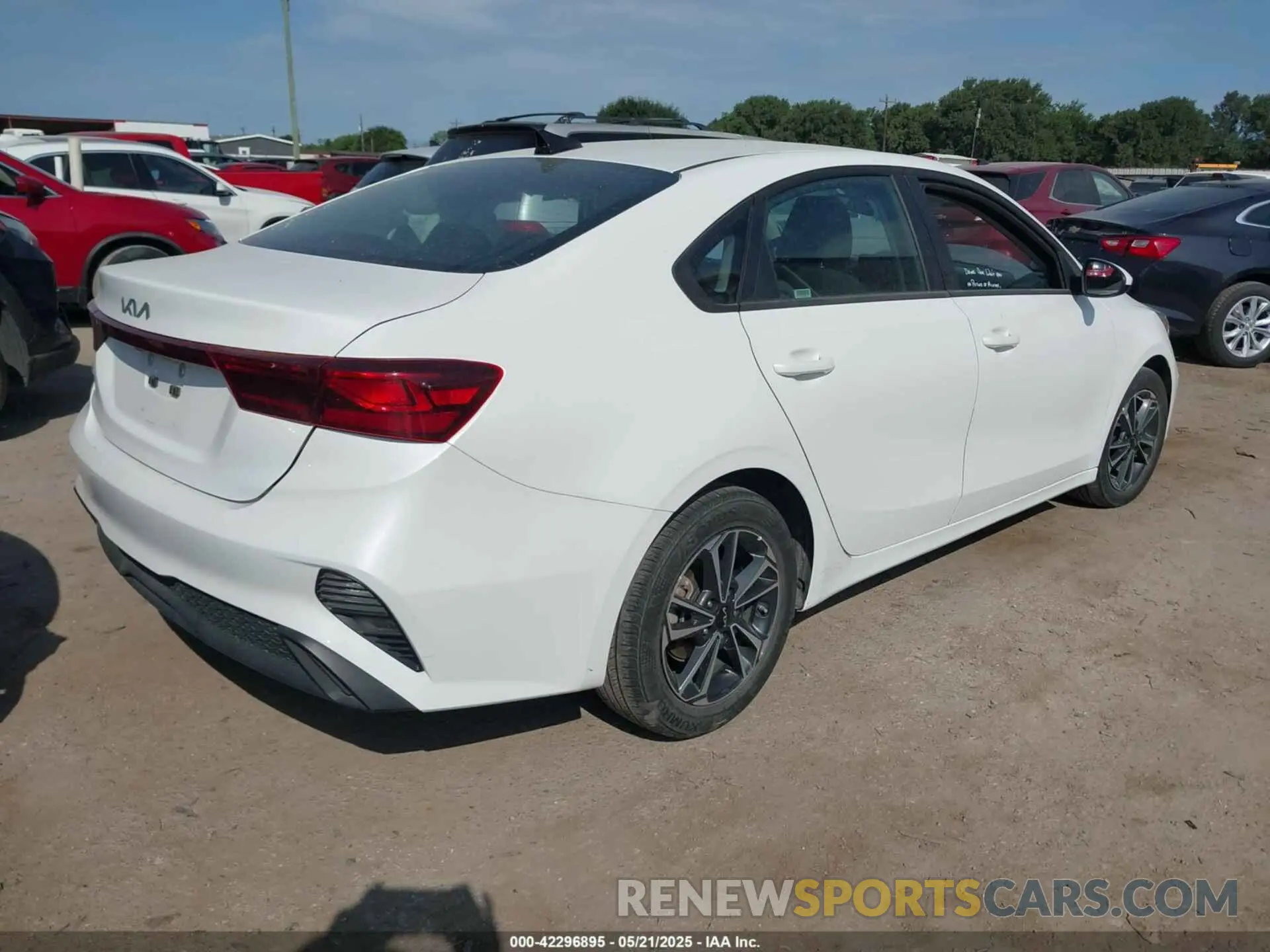 4 fotografías del automóvil dañado 3KPF24AD4RE728857 KIA FORTE 2024