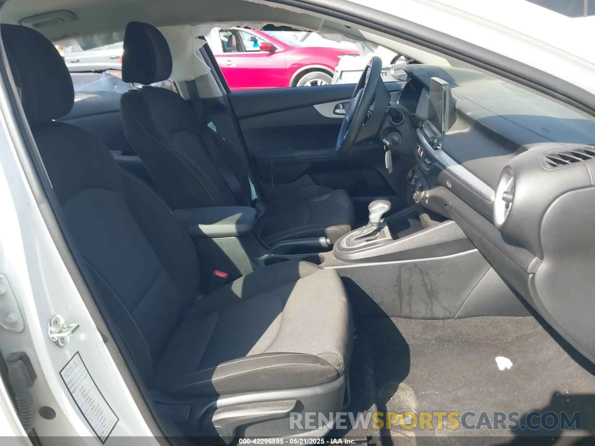 5 fotografías del automóvil dañado 3KPF24AD4RE728857 KIA FORTE 2024