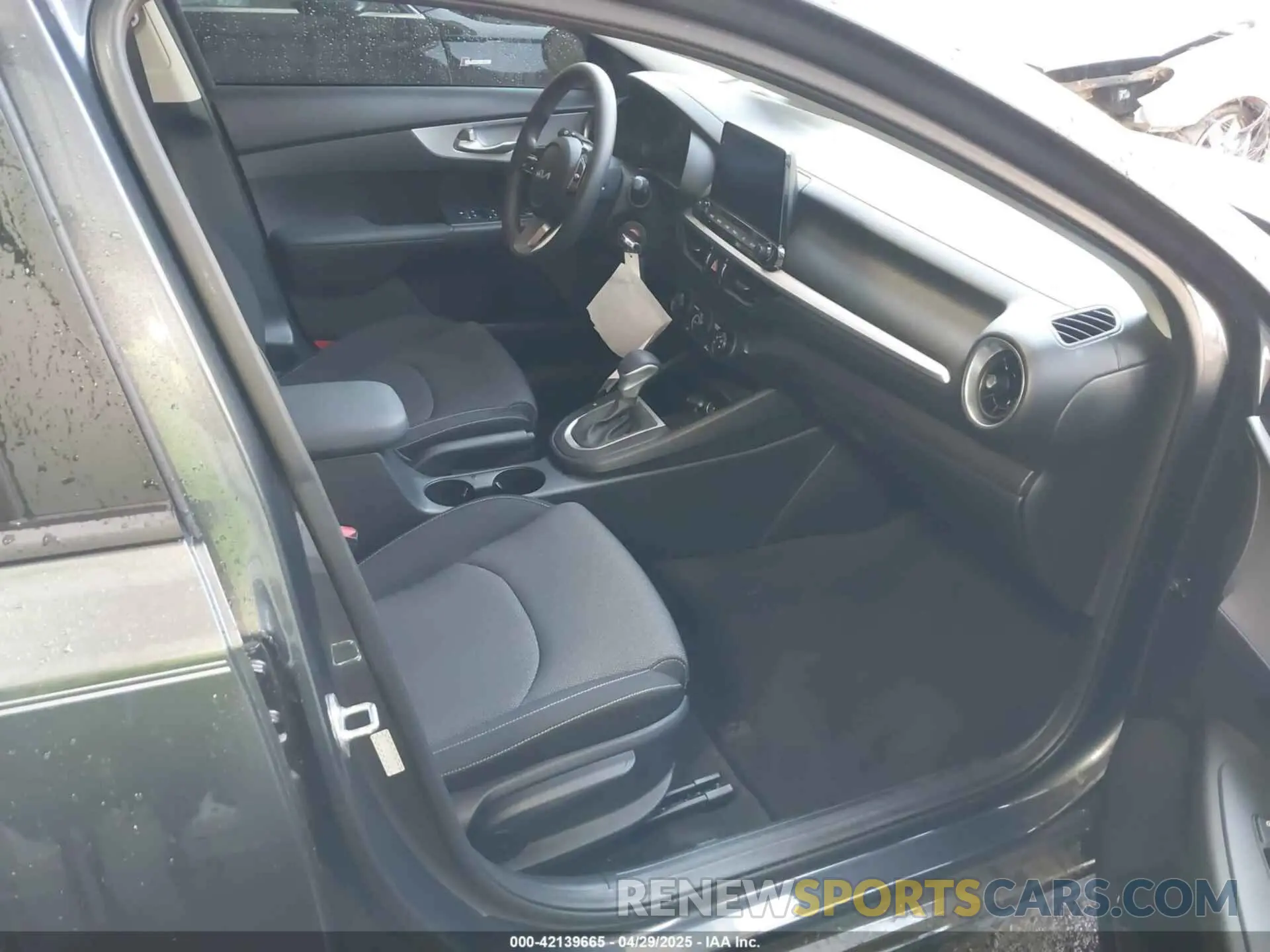 5 fotografías del automóvil dañado 3KPF24AD4RE743407 KIA FORTE 2024
