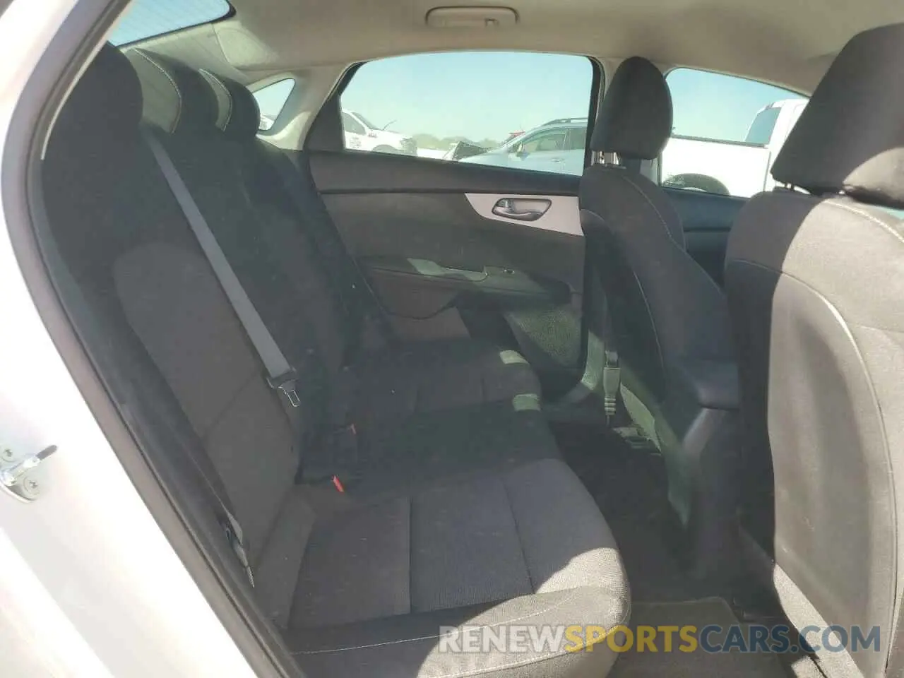 10 fotografías del automóvil dañado 3KPF24AD4RE744427 KIA FORTE 2024