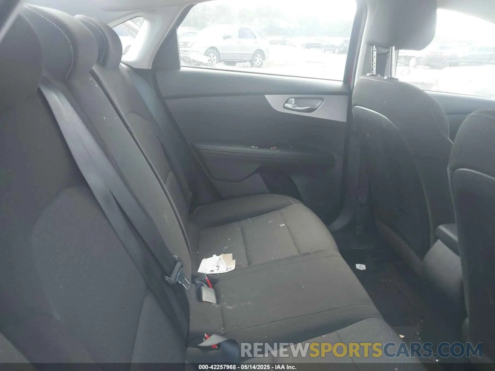 8 fotografías del automóvil dañado 3KPF24AD4RE746100 KIA FORTE 2024