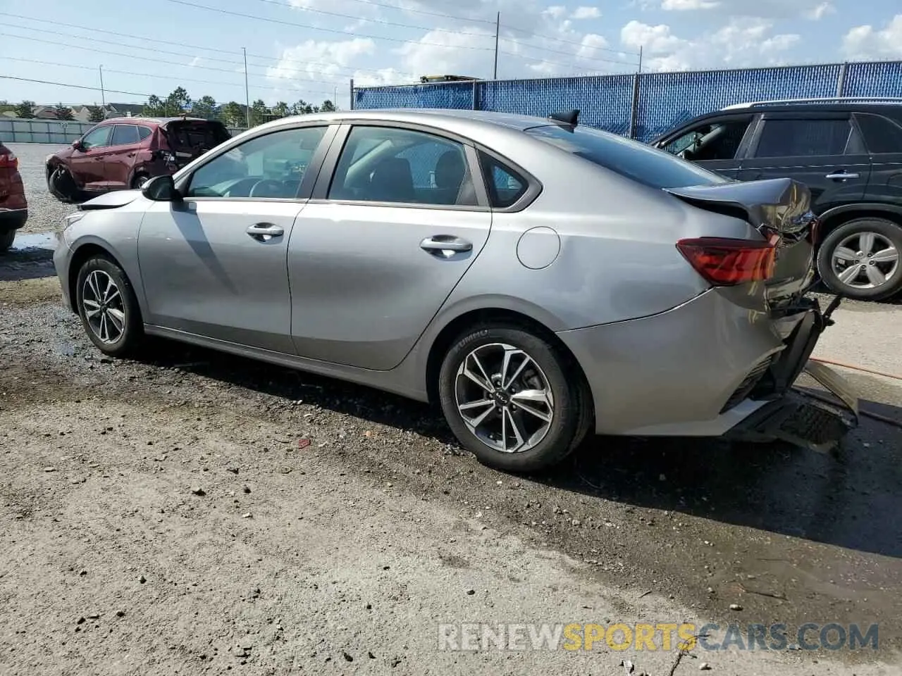2 fotografías del automóvil dañado 3KPF24AD4RE747313 KIA FORTE 2024