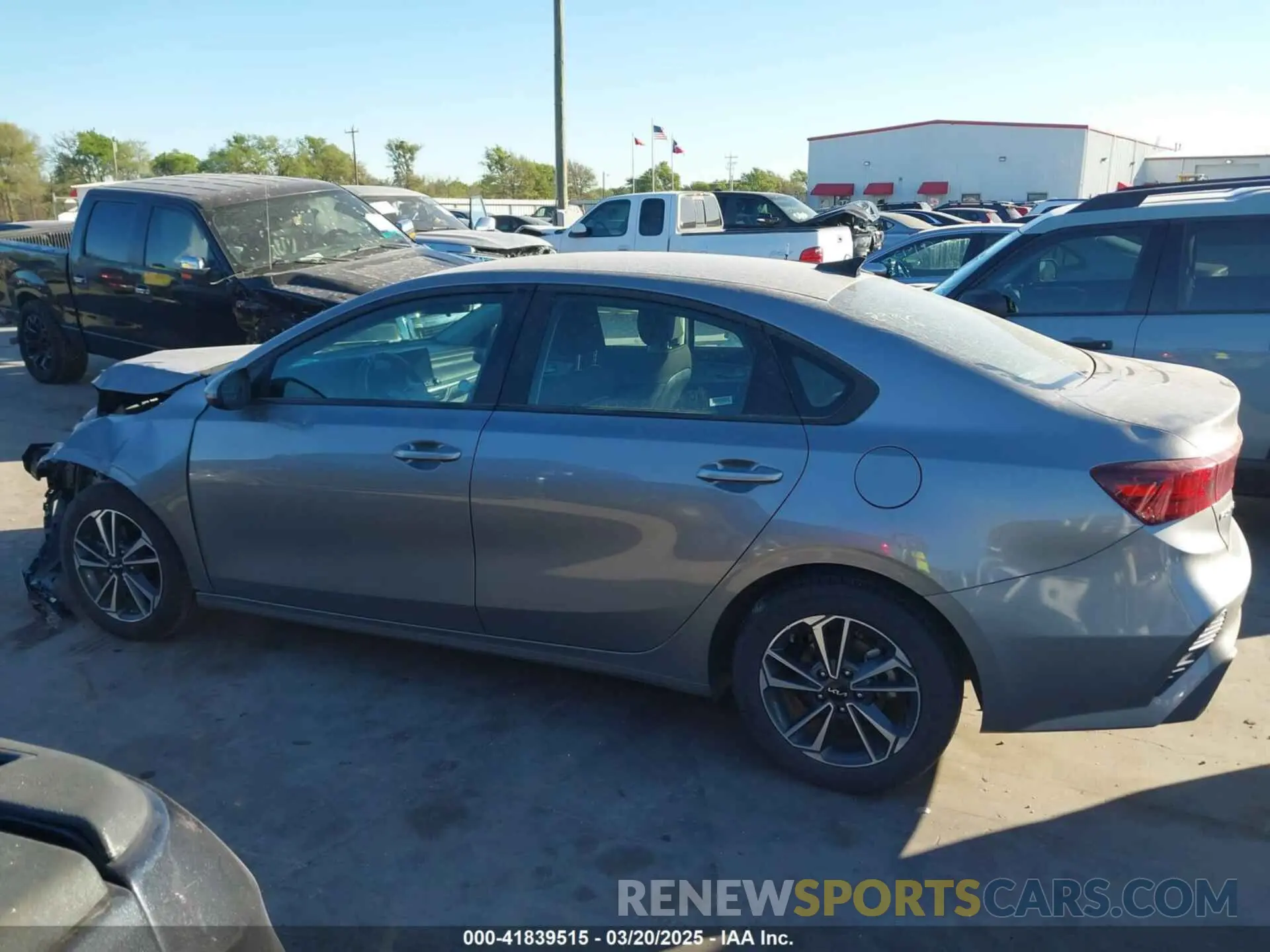 14 fotografías del automóvil dañado 3KPF24AD4RE752995 KIA FORTE 2024