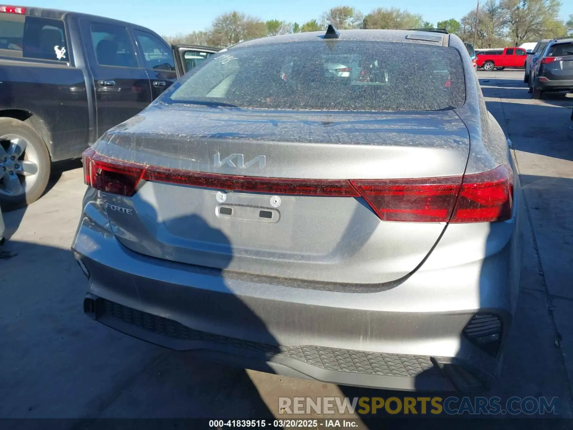 16 fotografías del automóvil dañado 3KPF24AD4RE752995 KIA FORTE 2024