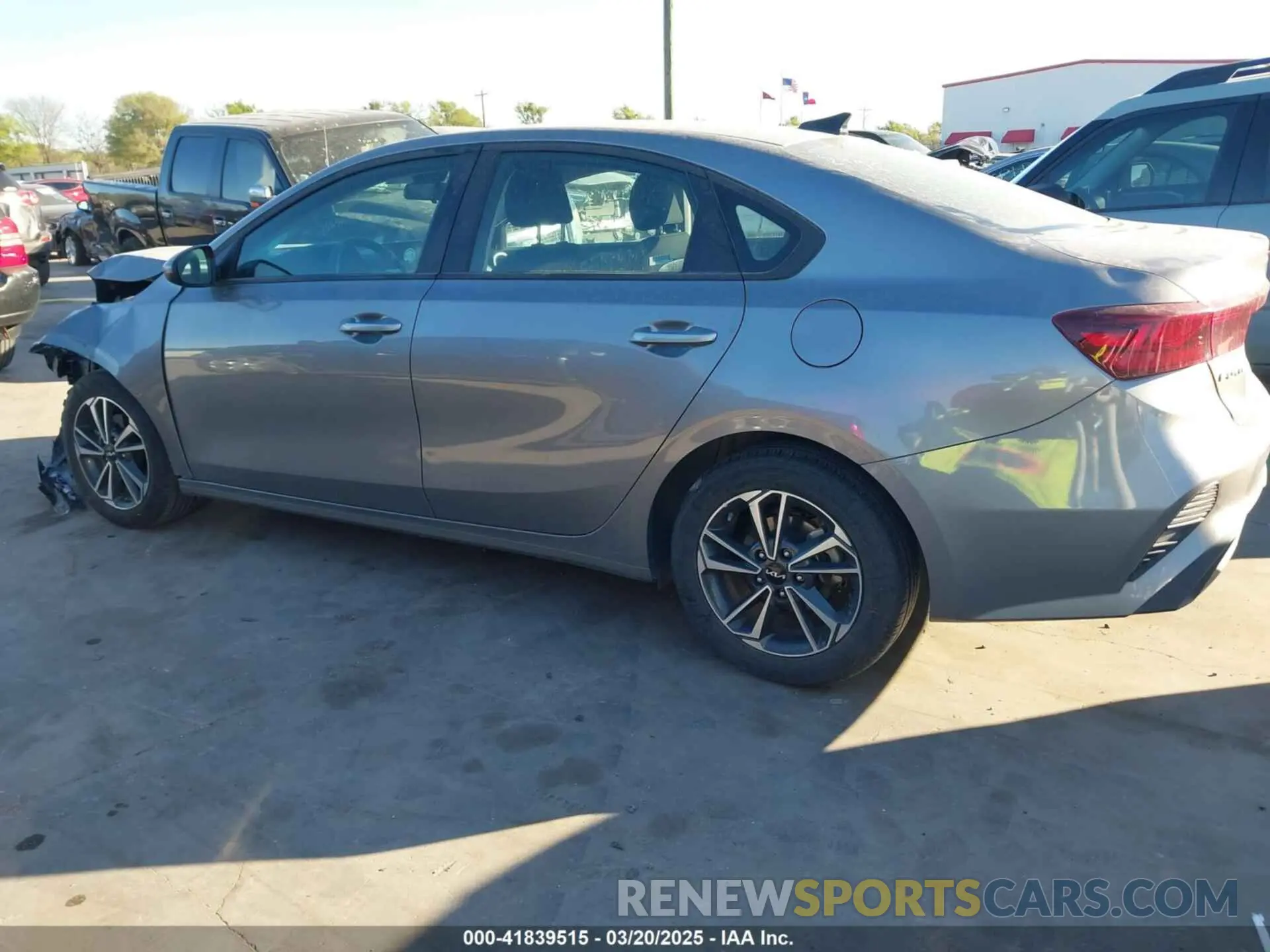 3 fotografías del automóvil dañado 3KPF24AD4RE752995 KIA FORTE 2024