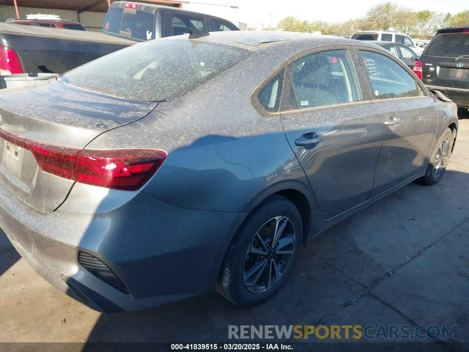 4 fotografías del automóvil dañado 3KPF24AD4RE752995 KIA FORTE 2024