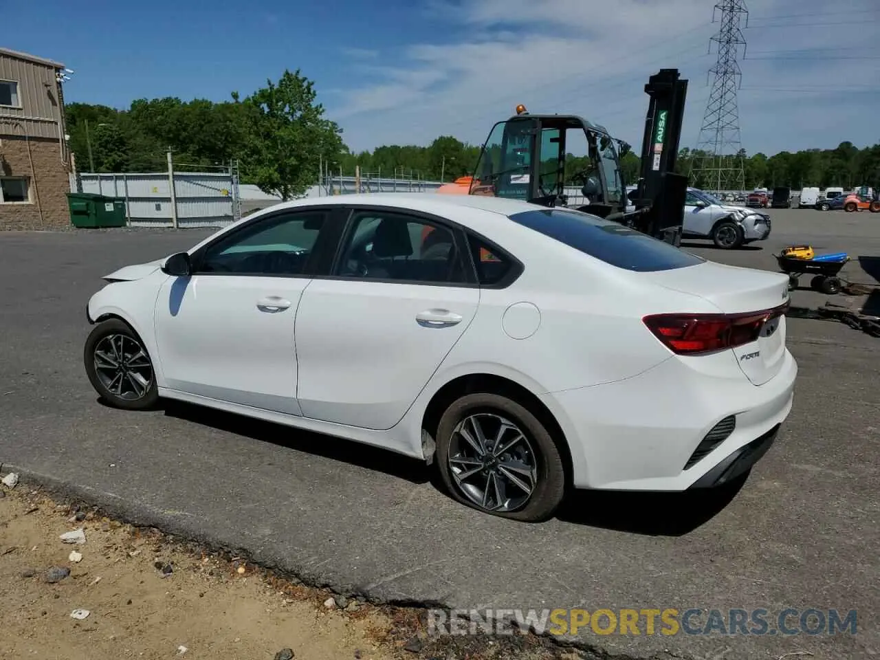 2 fotografías del automóvil dañado 3KPF24AD4RE757811 KIA FORTE 2024