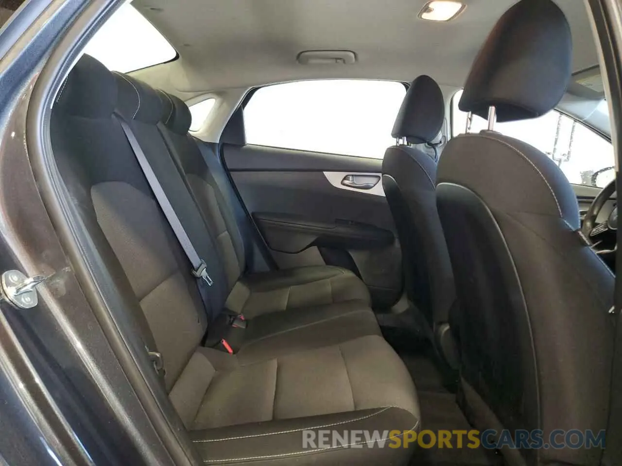 10 fotografías del automóvil dañado 3KPF24AD4RE768467 KIA FORTE 2024