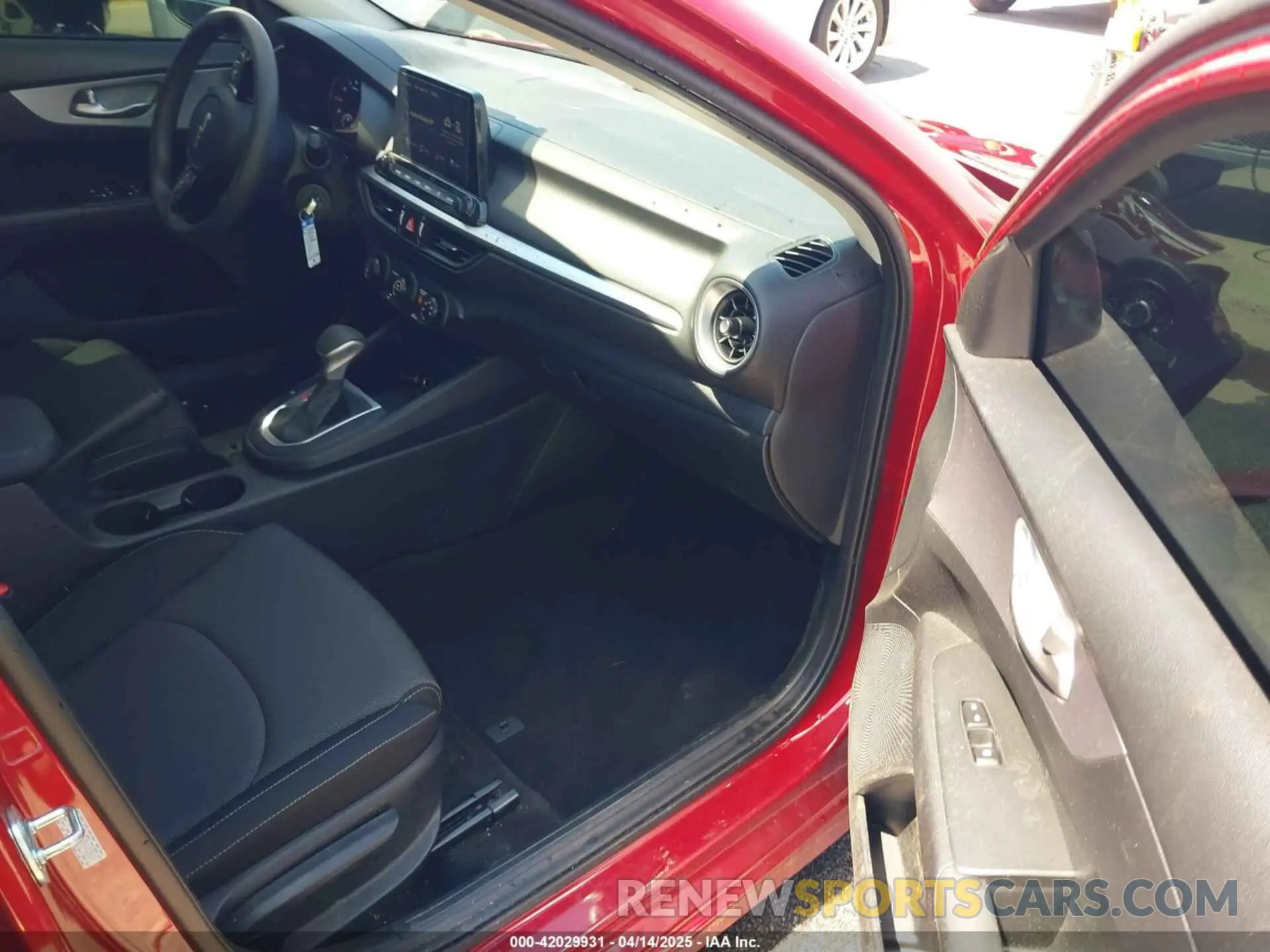 5 fotografías del automóvil dañado 3KPF24AD4RE783597 KIA FORTE 2024