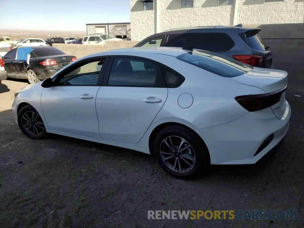 2 fotografías del automóvil dañado 3KPF24AD4RE794048 KIA FORTE 2024
