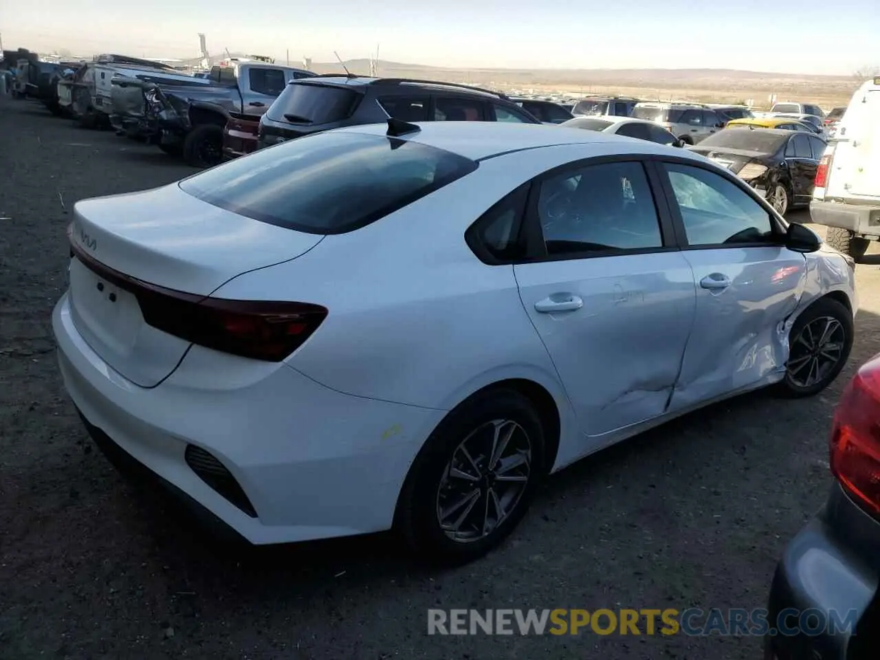 3 fotografías del automóvil dañado 3KPF24AD4RE794048 KIA FORTE 2024