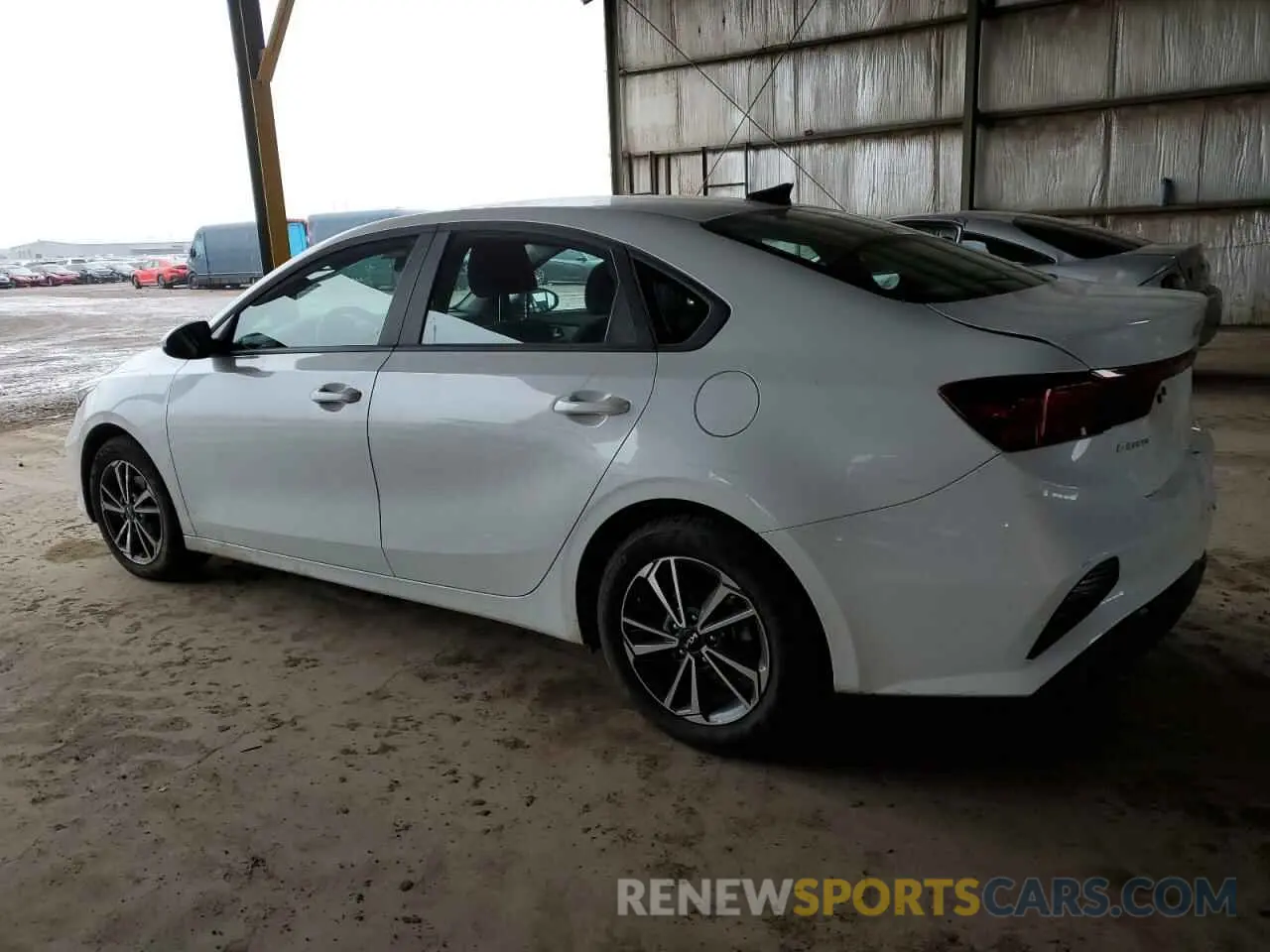 2 fotografías del automóvil dañado 3KPF24AD4RE810538 KIA FORTE 2024