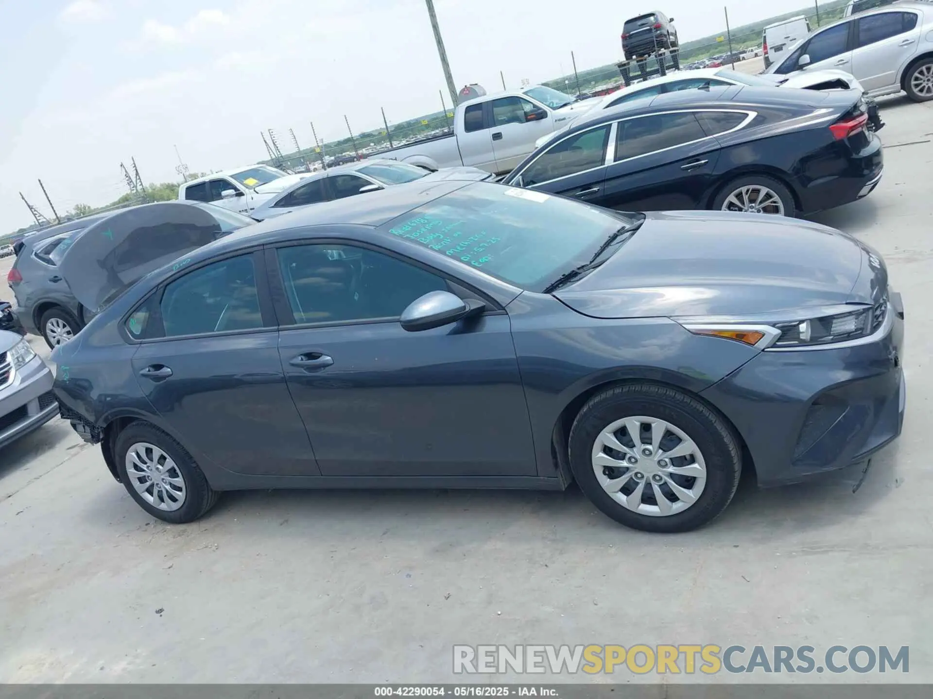 14 fotografías del automóvil dañado 3KPF24AD4RE823192 KIA FORTE 2024