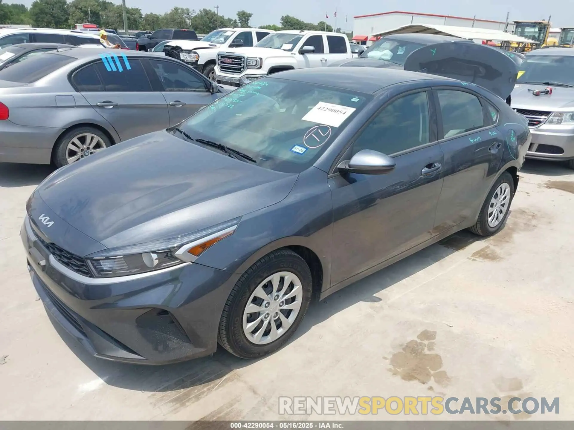 2 fotografías del automóvil dañado 3KPF24AD4RE823192 KIA FORTE 2024