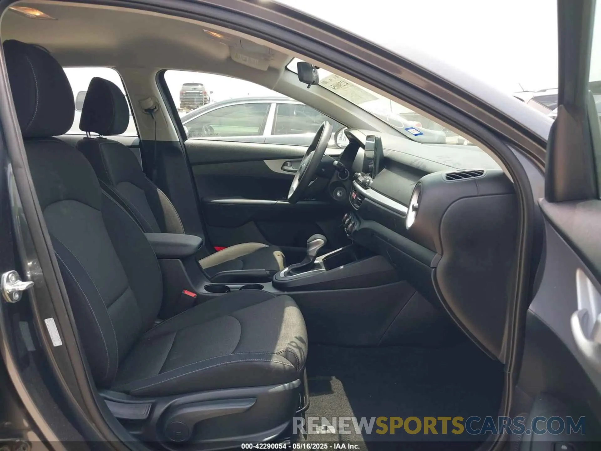 5 fotografías del automóvil dañado 3KPF24AD4RE823192 KIA FORTE 2024