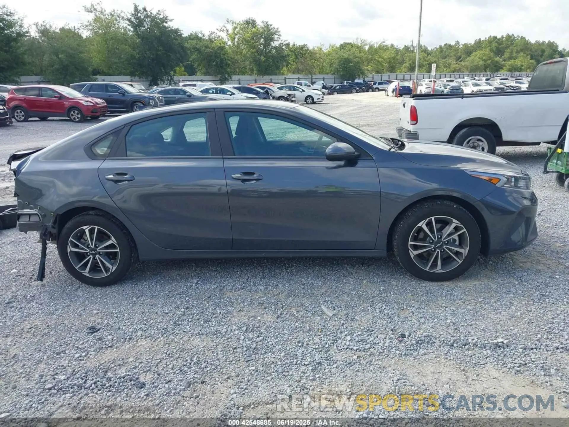 14 fotografías del automóvil dañado 3KPF24AD4RE826917 KIA FORTE 2024