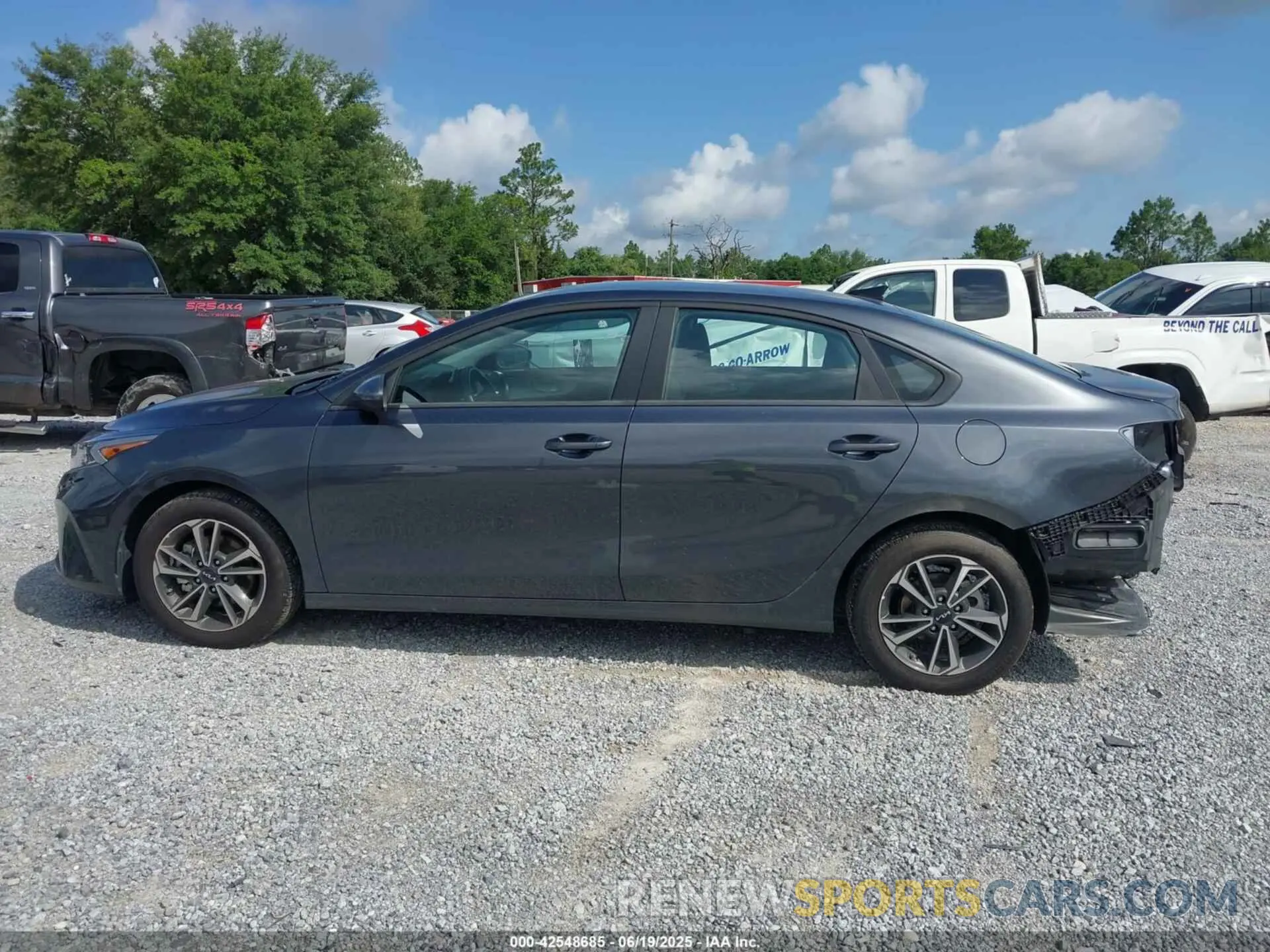 15 fotografías del automóvil dañado 3KPF24AD4RE826917 KIA FORTE 2024