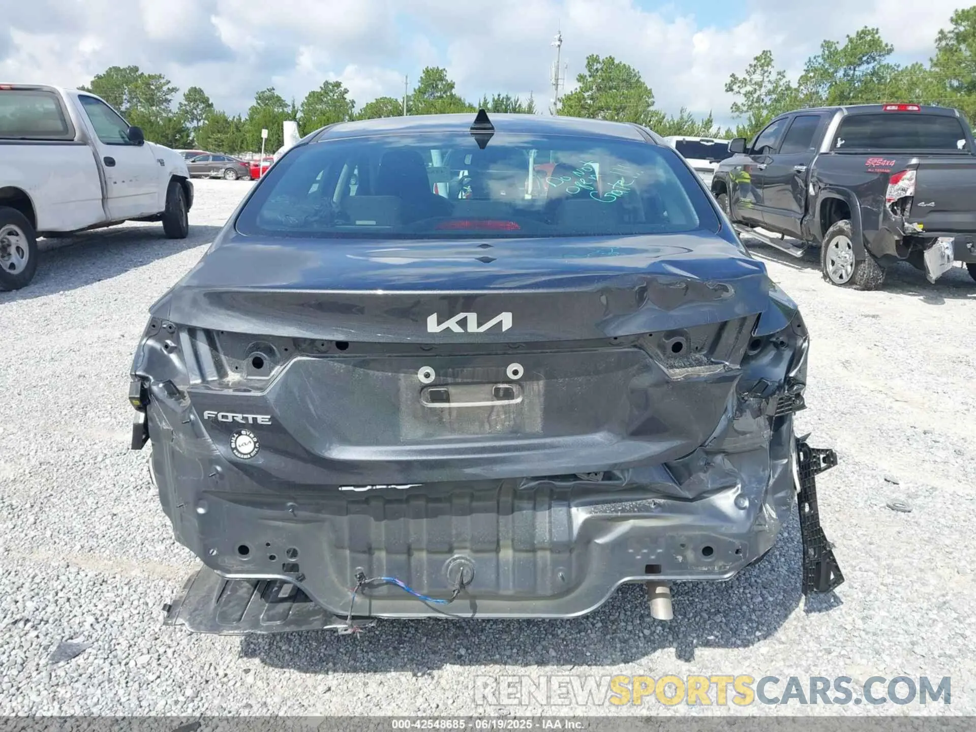 17 fotografías del automóvil dañado 3KPF24AD4RE826917 KIA FORTE 2024