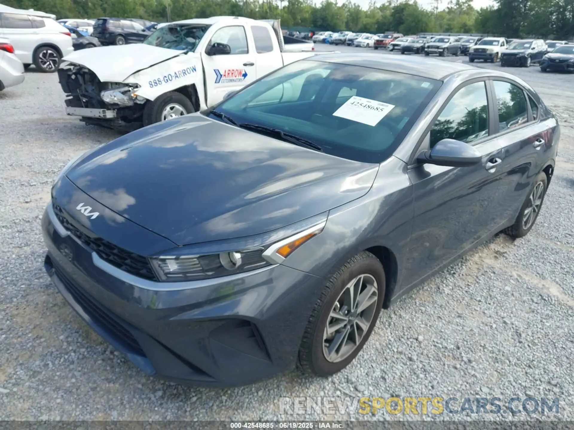 2 fotografías del automóvil dañado 3KPF24AD4RE826917 KIA FORTE 2024