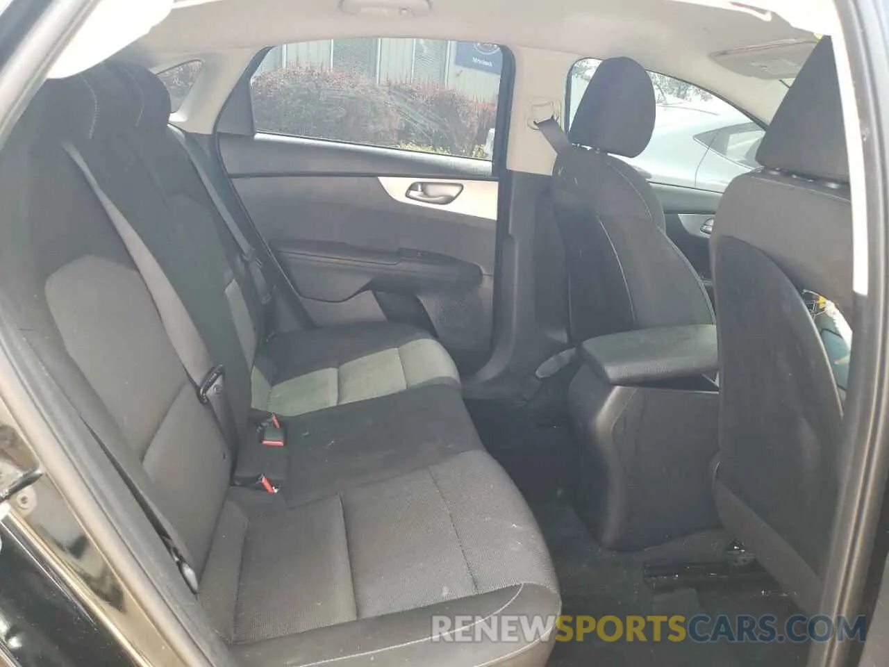 10 fotografías del automóvil dañado 3KPF24AD5RE698431 KIA FORTE 2024