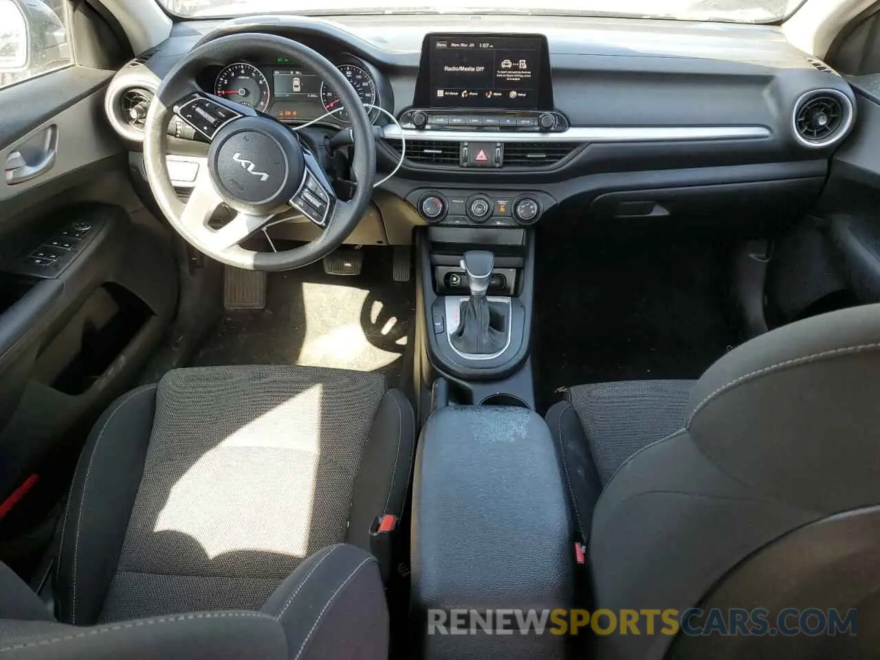 8 fotografías del automóvil dañado 3KPF24AD5RE700856 KIA FORTE 2024