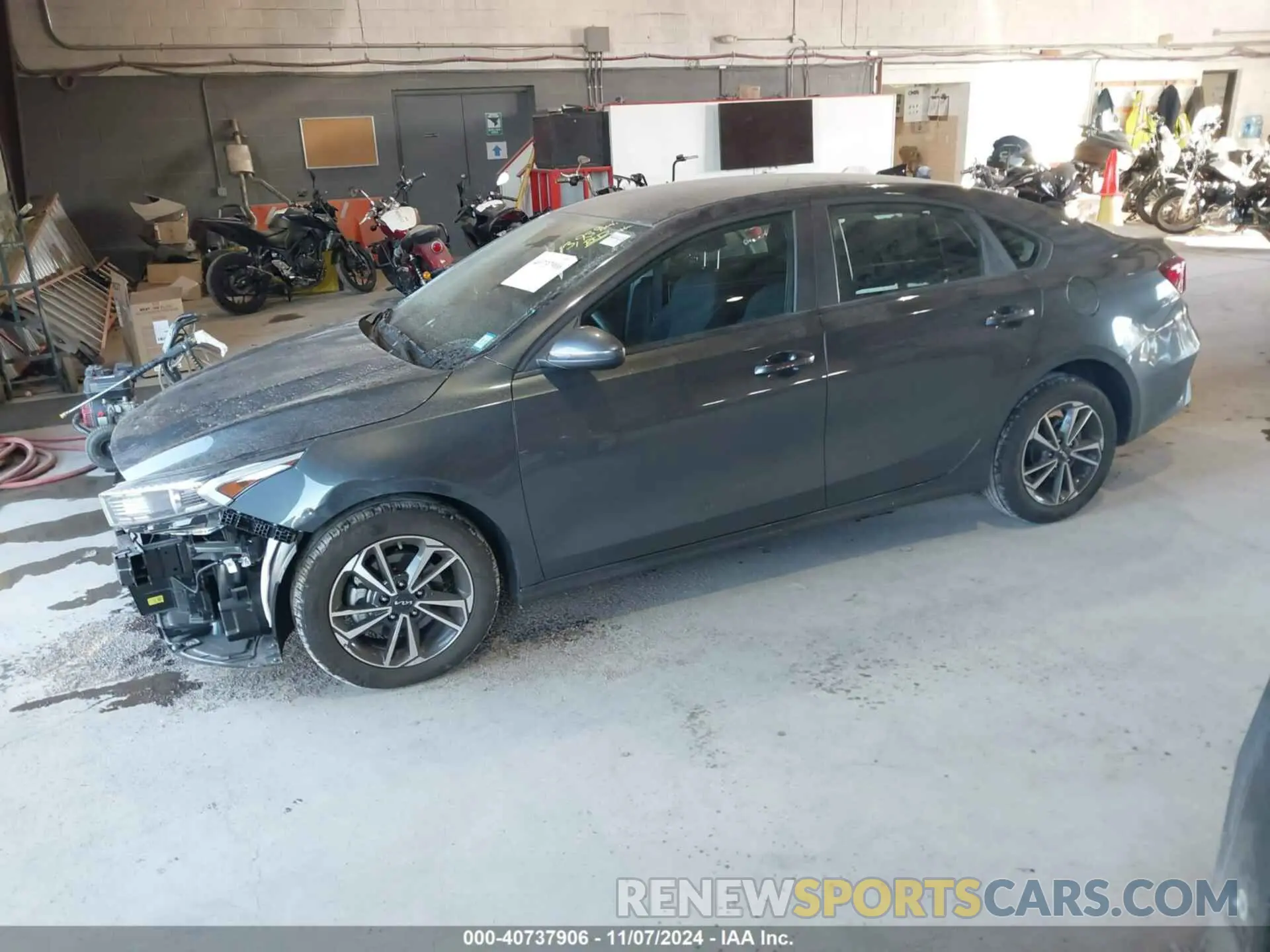 2 fotografías del automóvil dañado 3KPF24AD5RE706401 KIA FORTE 2024