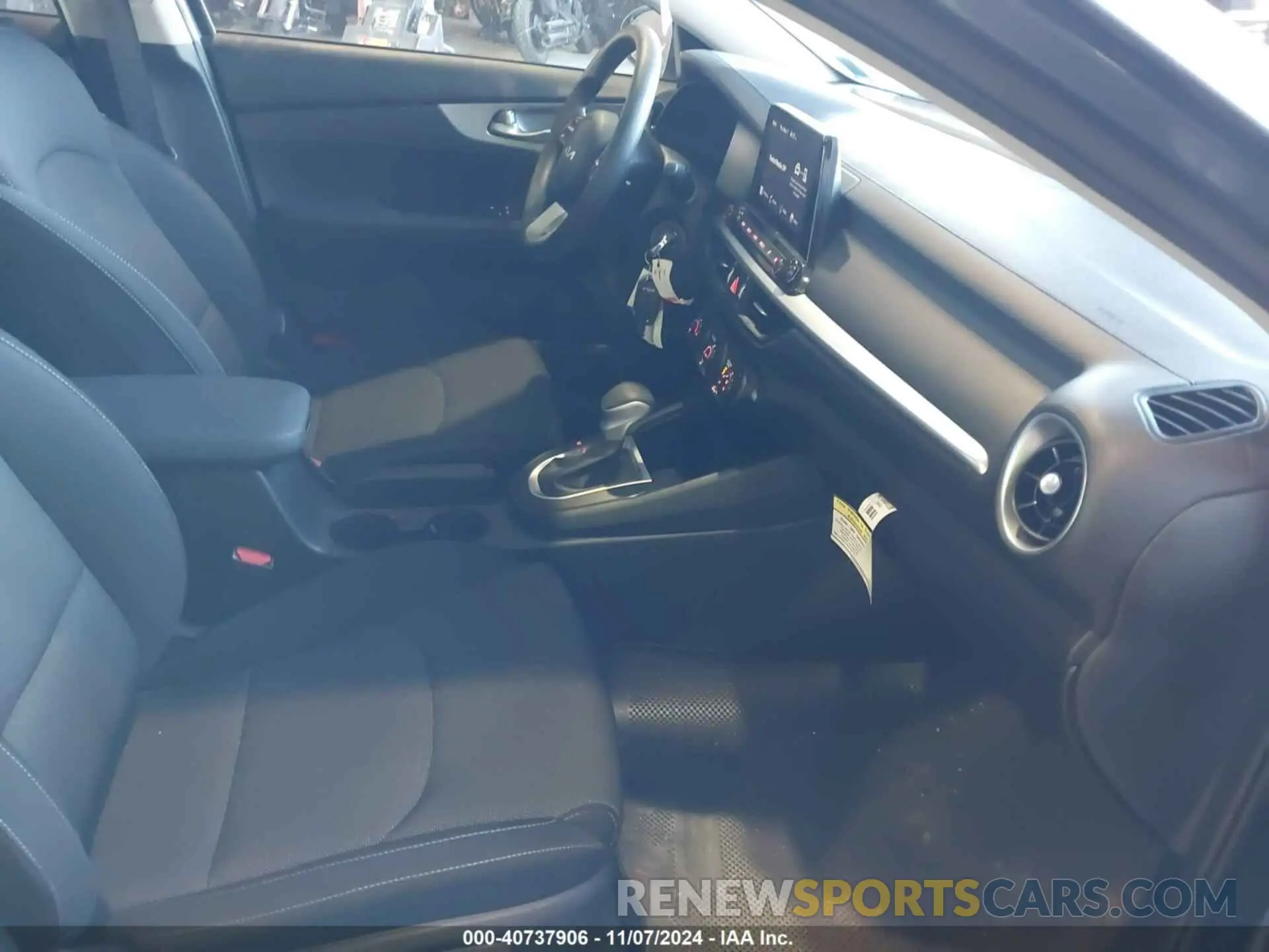 5 fotografías del automóvil dañado 3KPF24AD5RE706401 KIA FORTE 2024