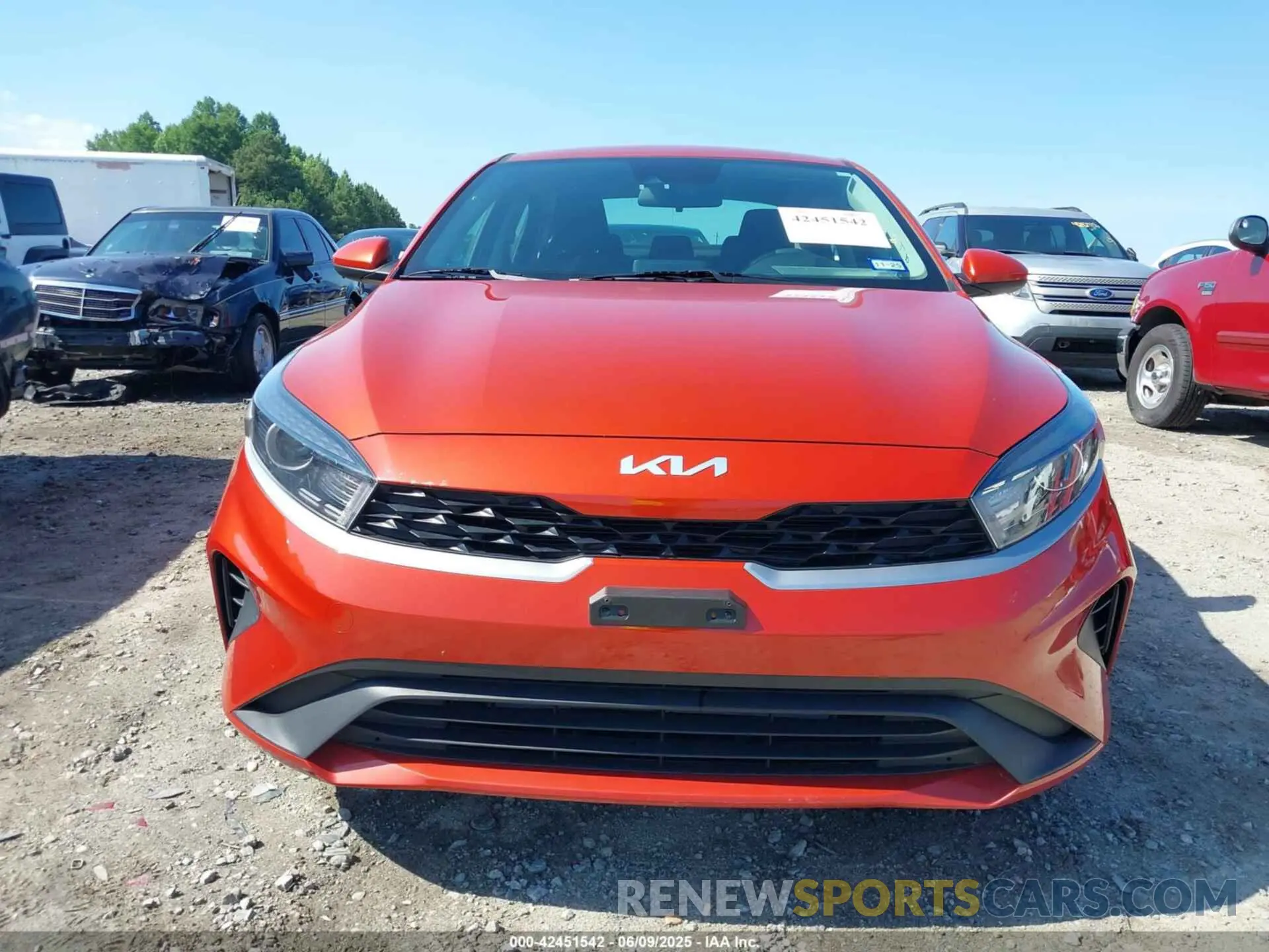 12 fotografías del automóvil dañado 3KPF24AD5RE726437 KIA FORTE 2024