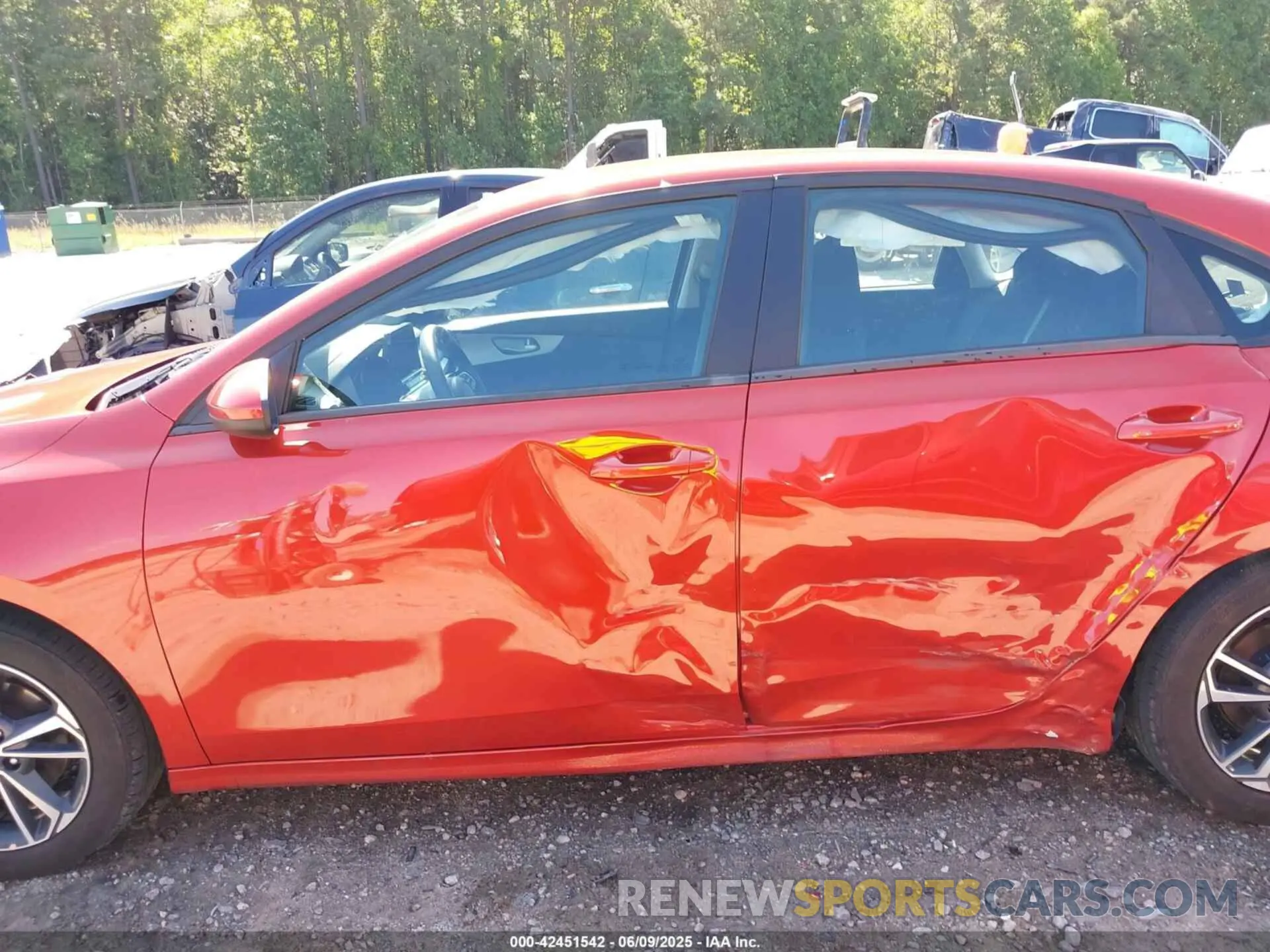 14 fotografías del automóvil dañado 3KPF24AD5RE726437 KIA FORTE 2024