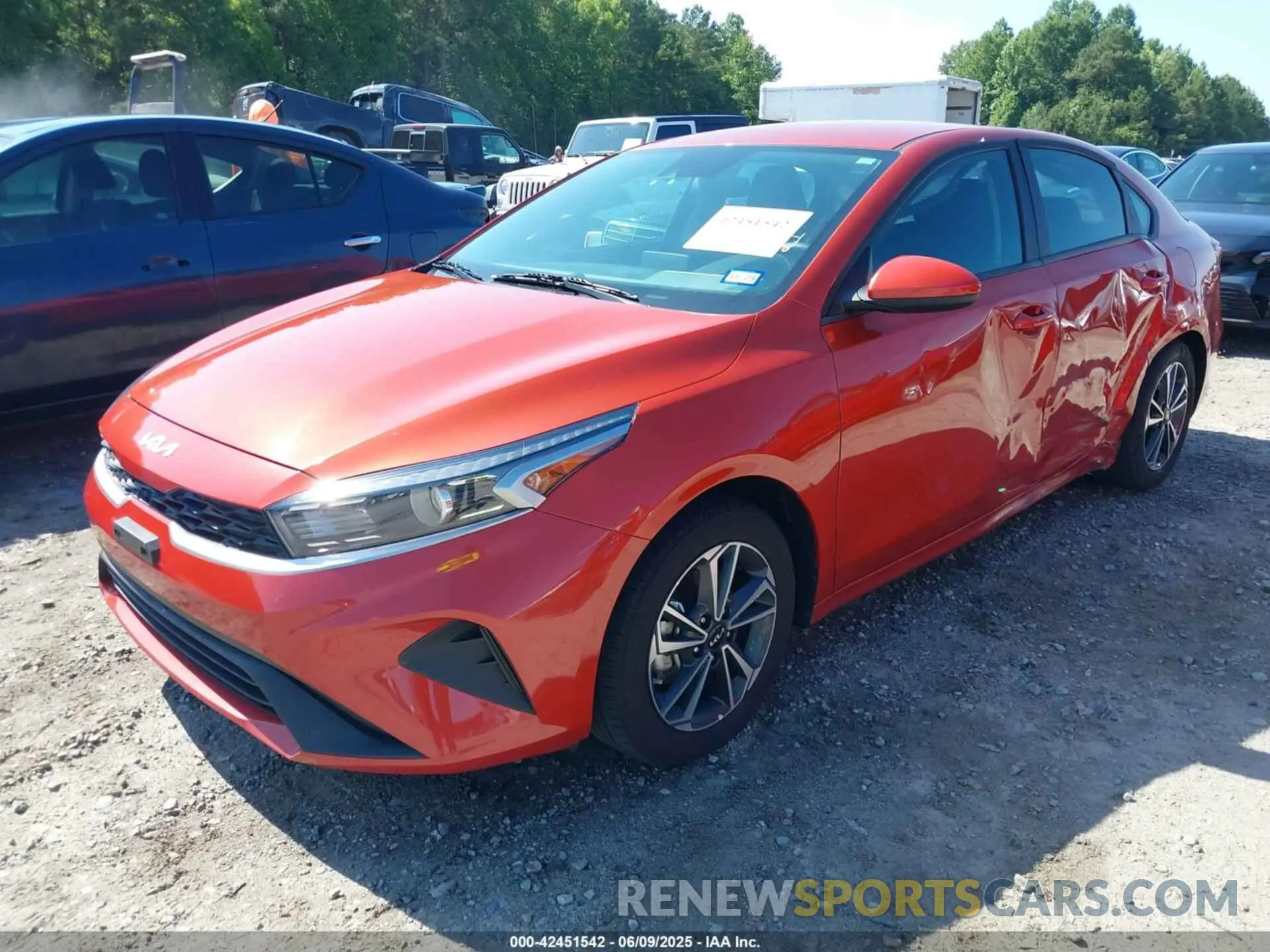 2 fotografías del automóvil dañado 3KPF24AD5RE726437 KIA FORTE 2024