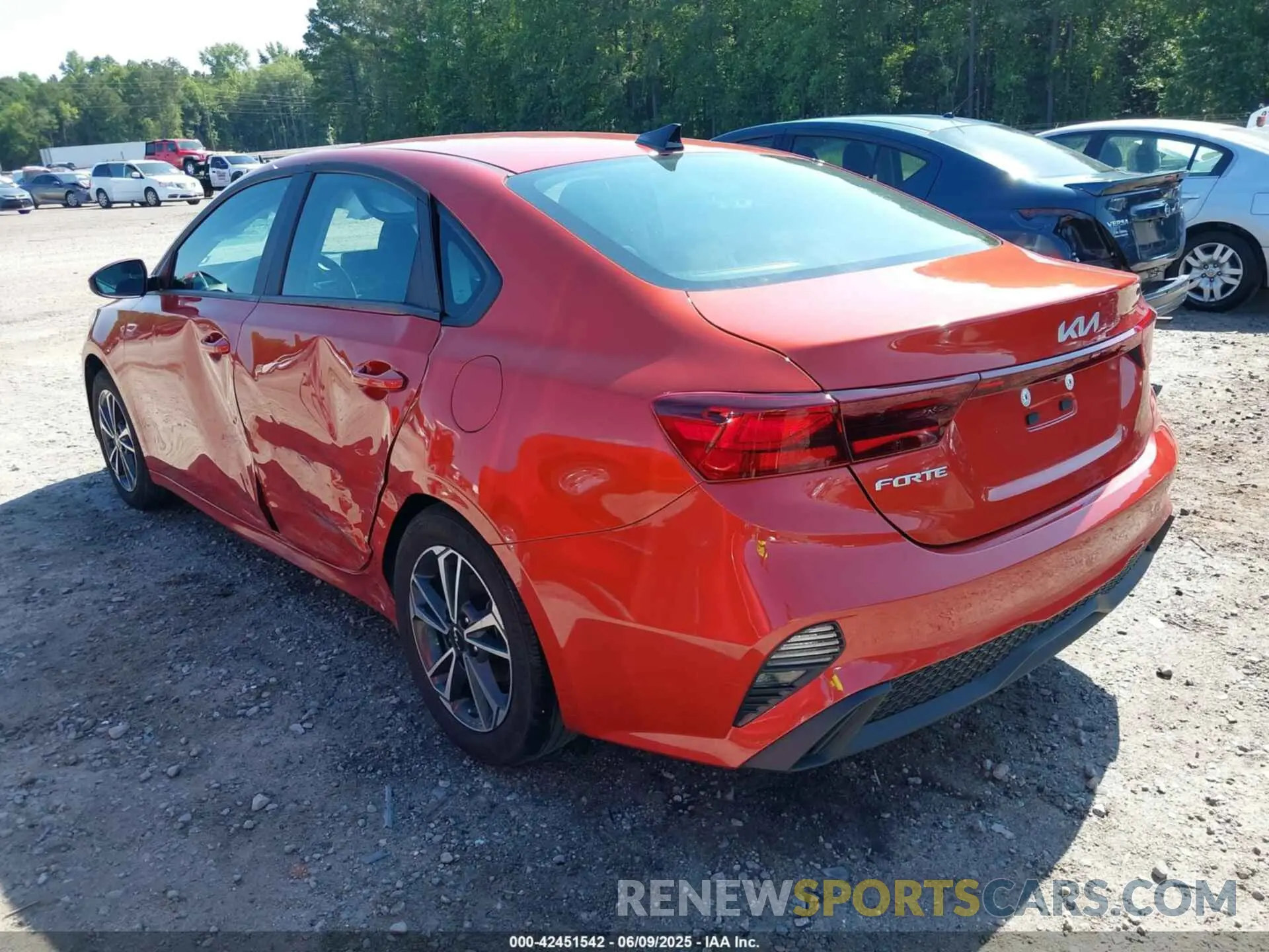 3 fotografías del automóvil dañado 3KPF24AD5RE726437 KIA FORTE 2024