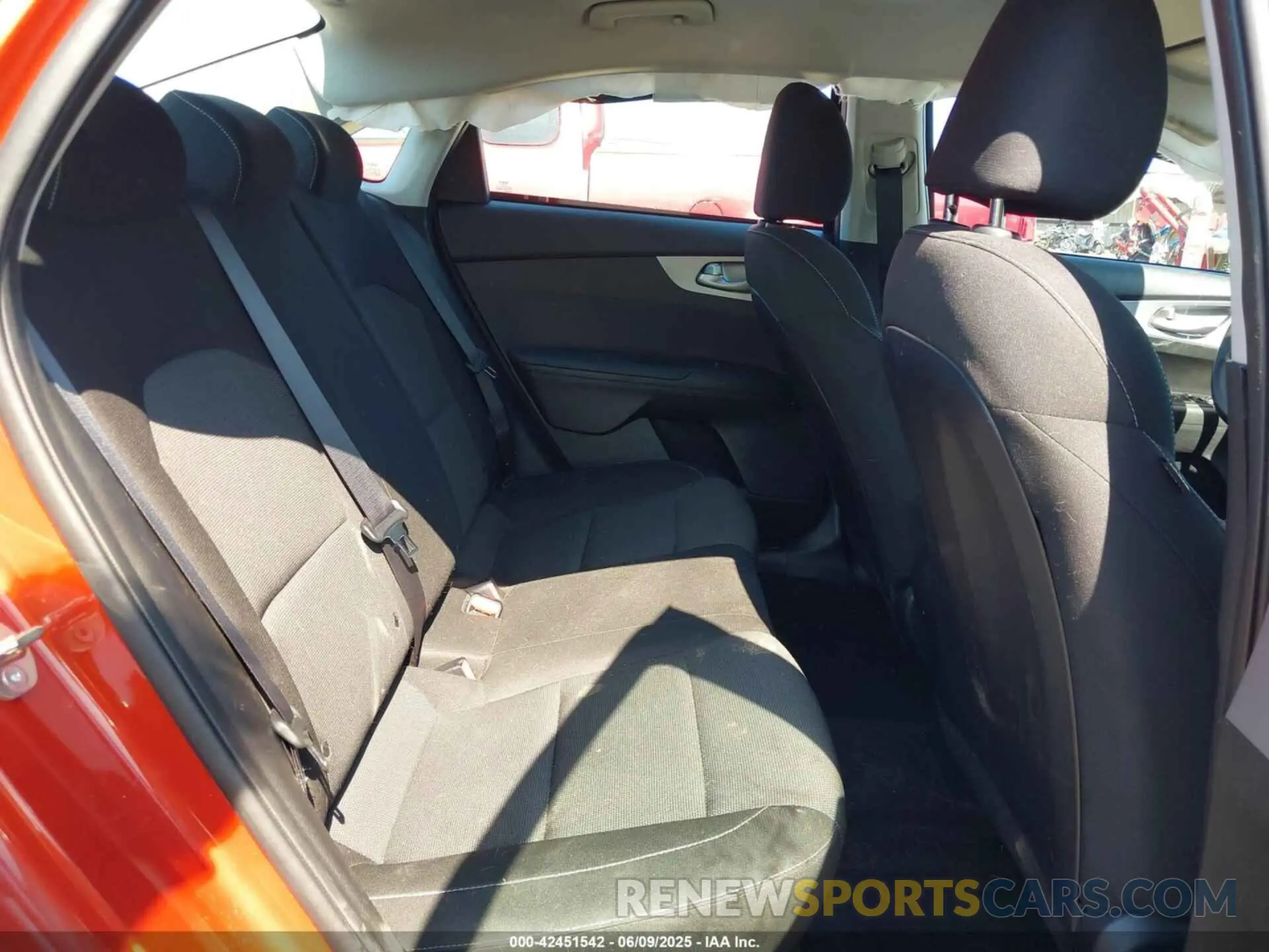 8 fotografías del automóvil dañado 3KPF24AD5RE726437 KIA FORTE 2024
