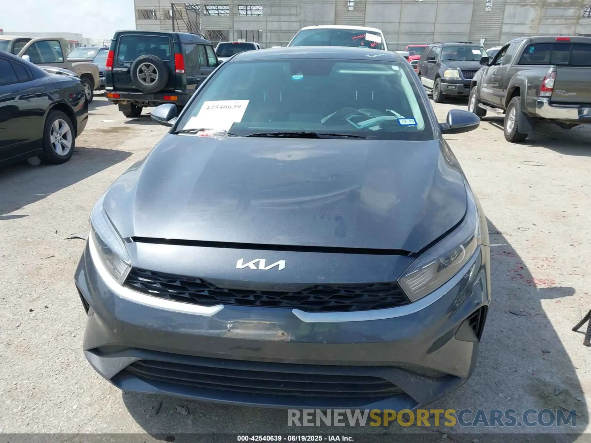 12 fotografías del automóvil dañado 3KPF24AD5RE738846 KIA FORTE 2024
