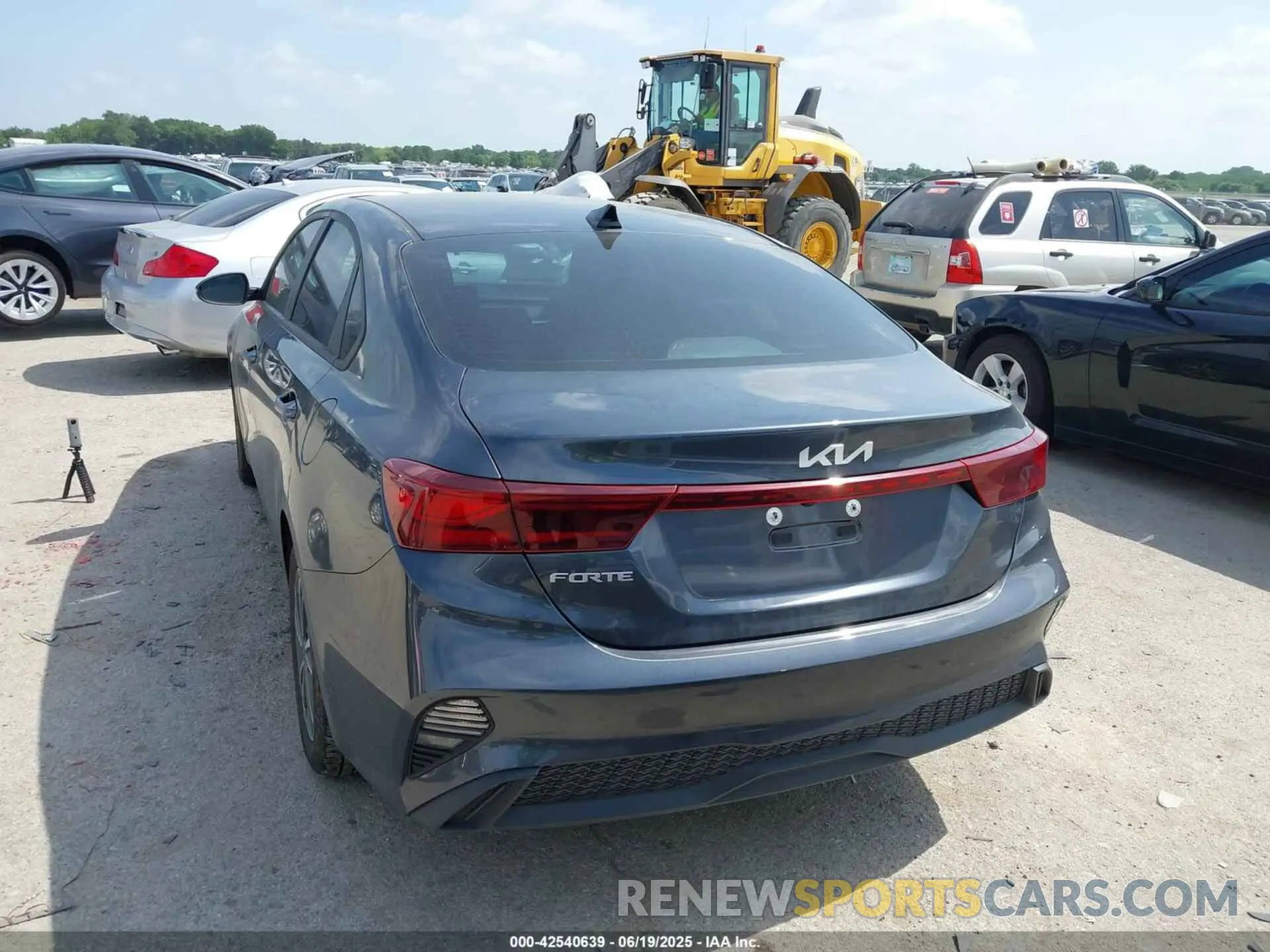 3 fotografías del automóvil dañado 3KPF24AD5RE738846 KIA FORTE 2024