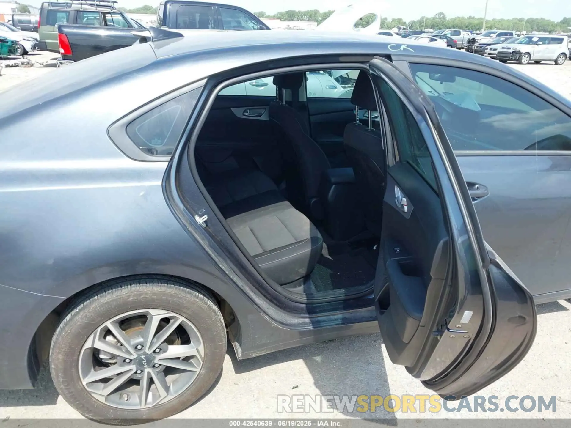 8 fotografías del automóvil dañado 3KPF24AD5RE738846 KIA FORTE 2024