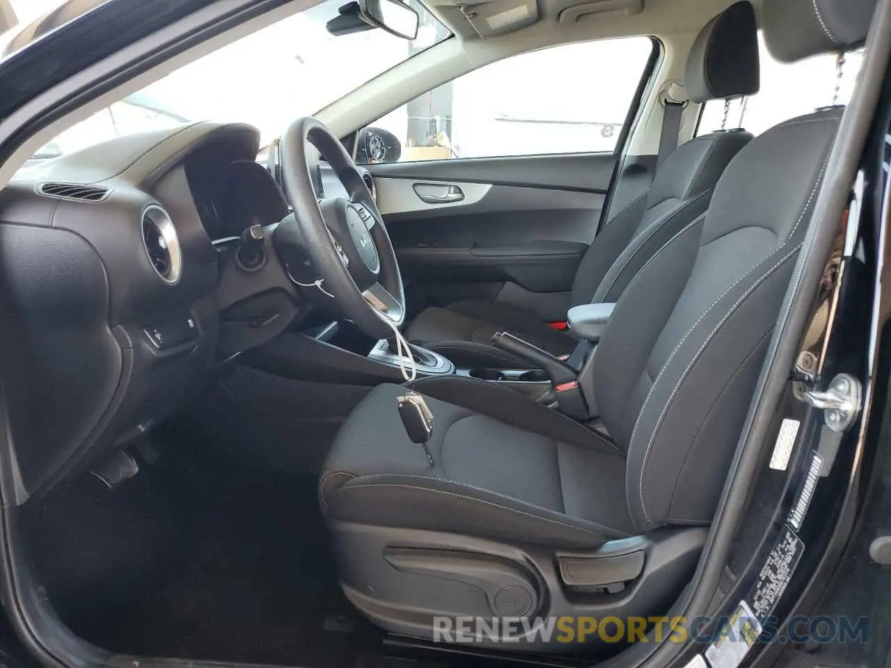 7 fotografías del automóvil dañado 3KPF24AD5RE741374 KIA FORTE 2024