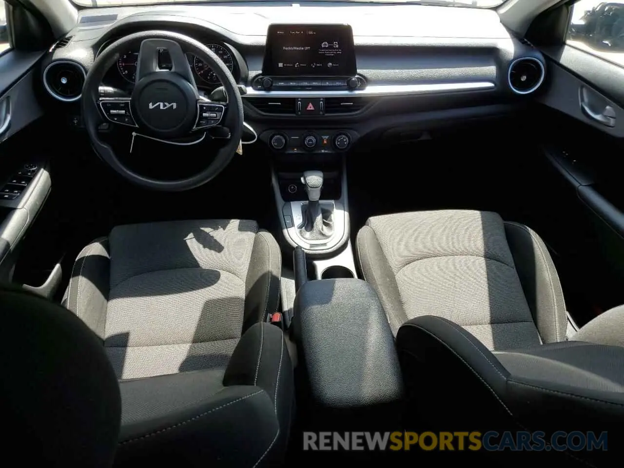 8 fotografías del automóvil dañado 3KPF24AD5RE741374 KIA FORTE 2024