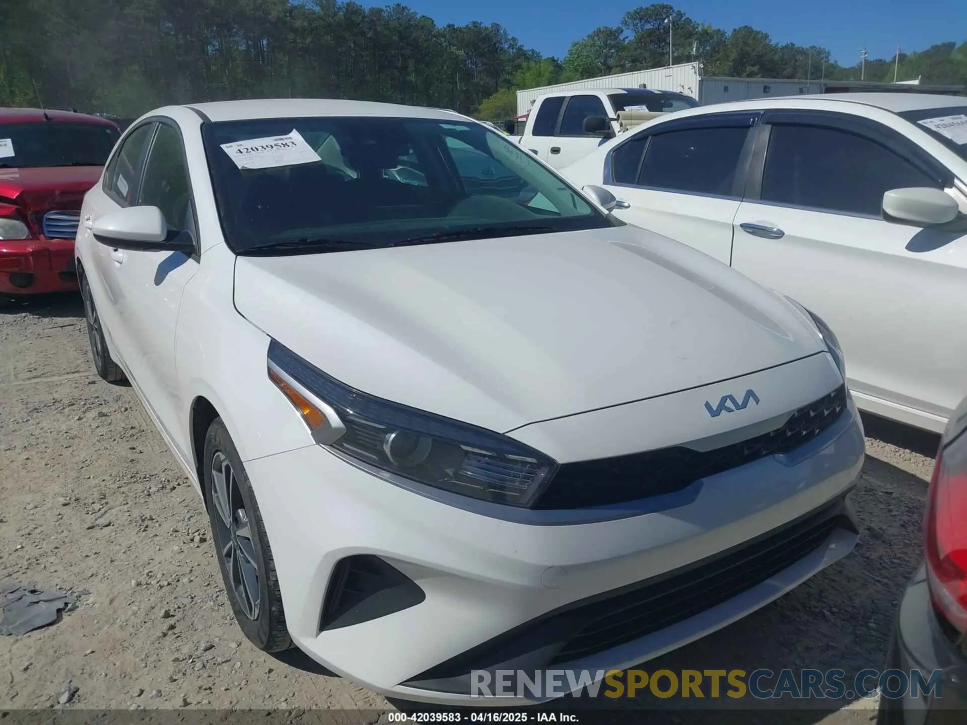 12 fotografías del automóvil dañado 3KPF24AD5RE755808 KIA FORTE 2024