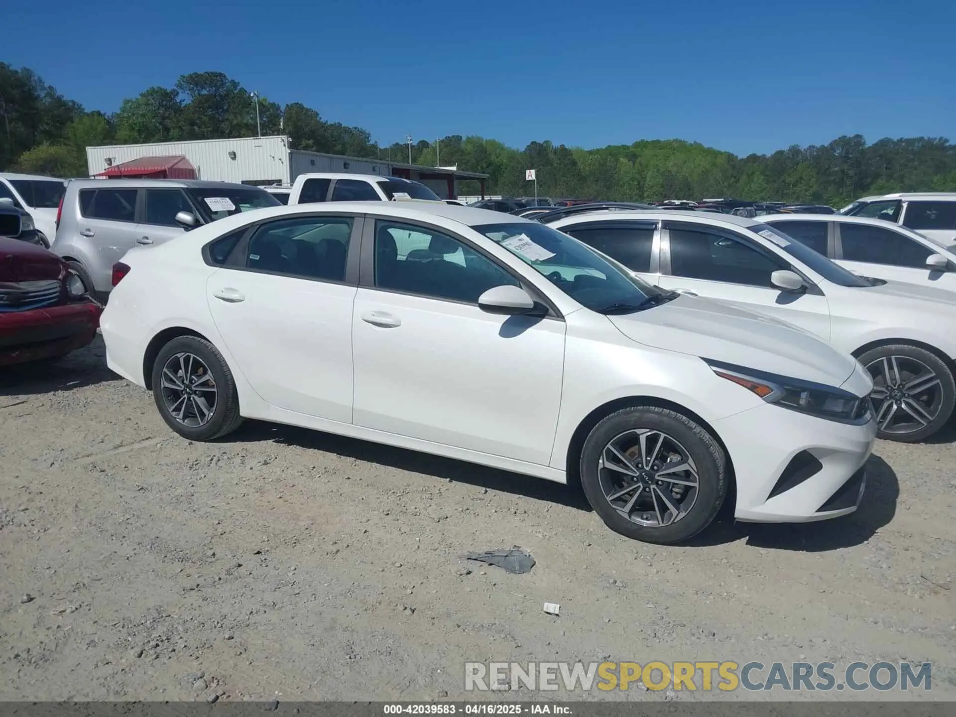 13 fotografías del automóvil dañado 3KPF24AD5RE755808 KIA FORTE 2024