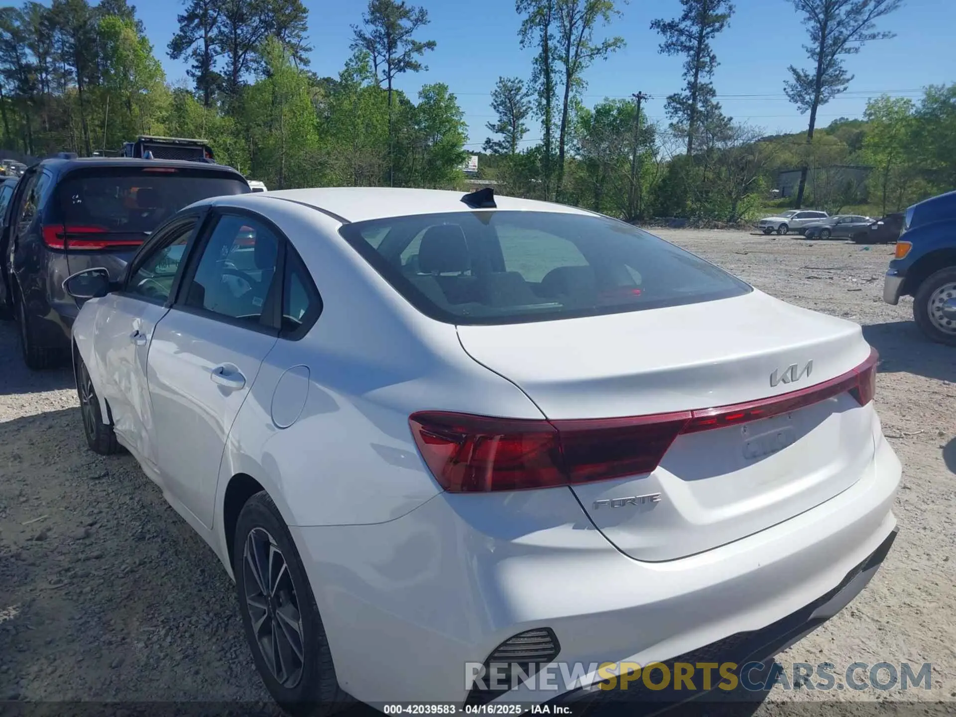 14 fotografías del automóvil dañado 3KPF24AD5RE755808 KIA FORTE 2024