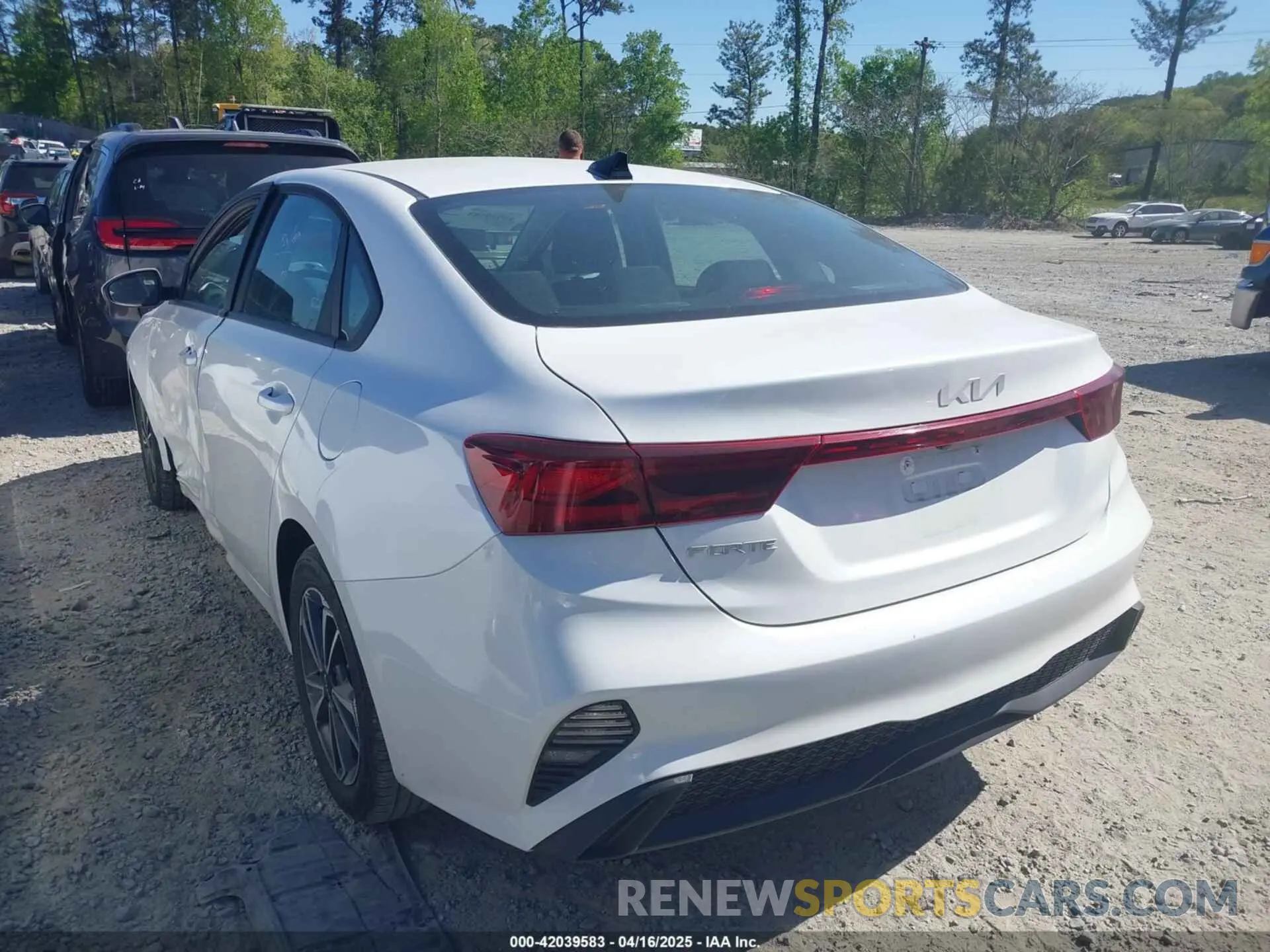 3 fotografías del automóvil dañado 3KPF24AD5RE755808 KIA FORTE 2024