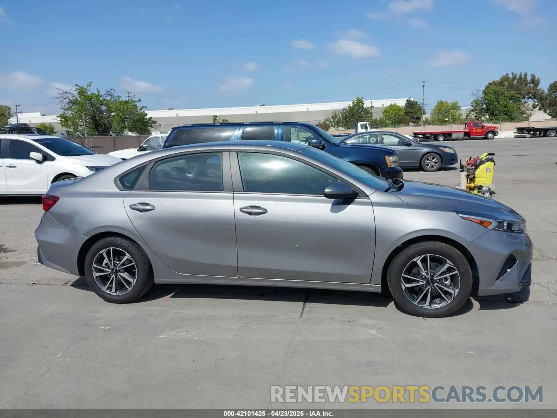 13 fotografías del automóvil dañado 3KPF24AD5RE759745 KIA FORTE 2024