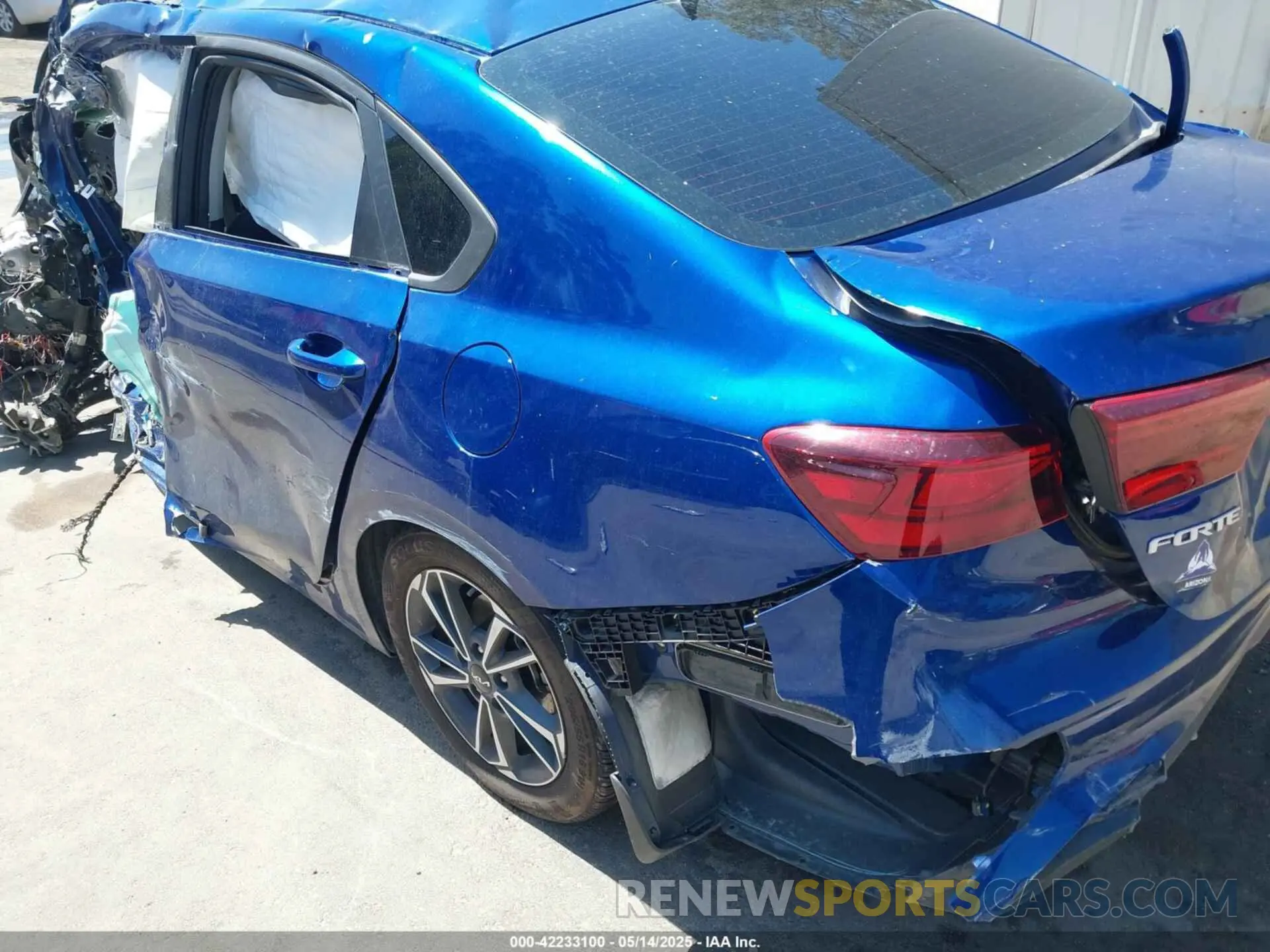 15 fotografías del automóvil dañado 3KPF24AD5RE760720 KIA FORTE 2024