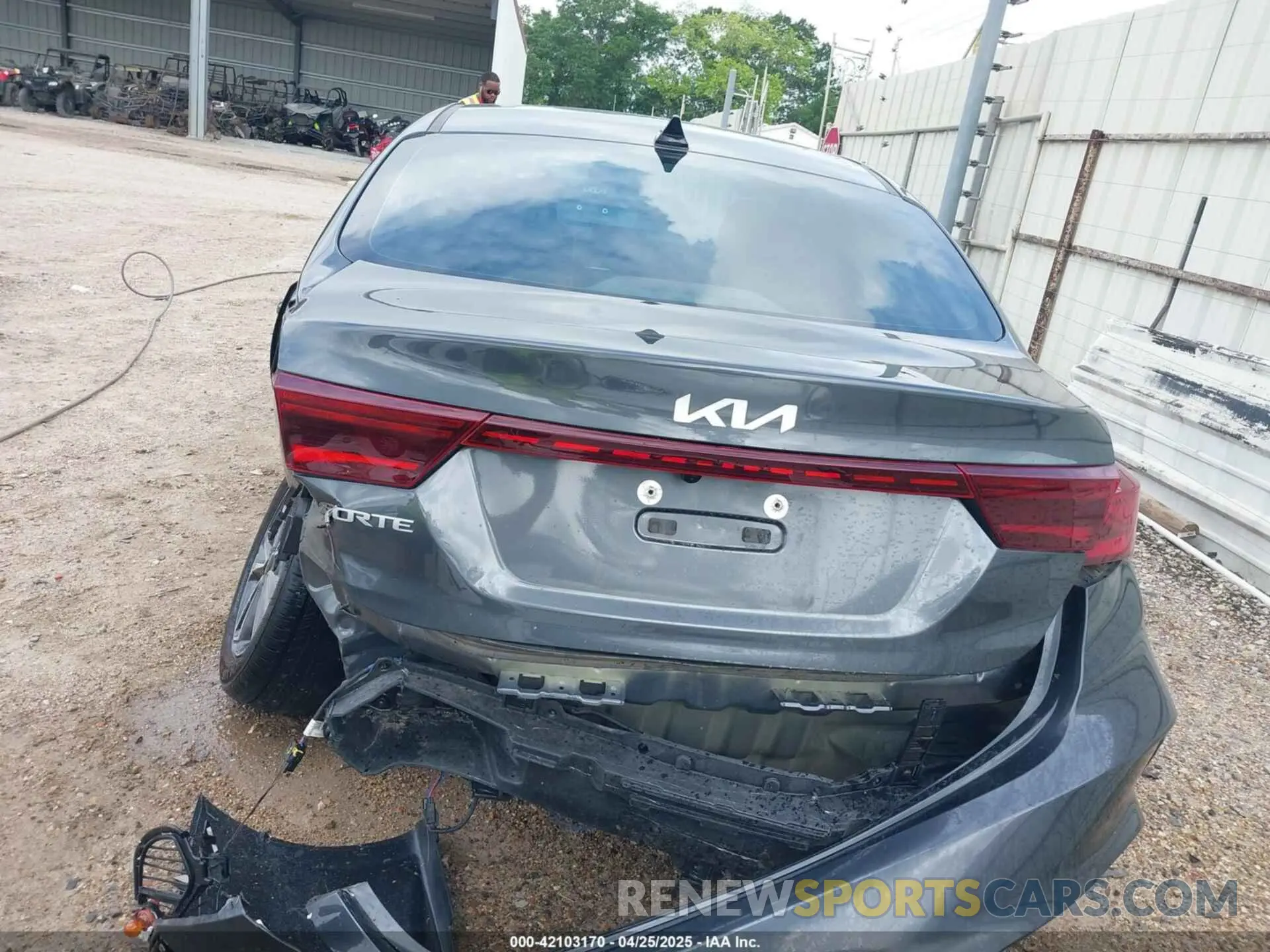 16 fotografías del automóvil dañado 3KPF24AD5RE764234 KIA FORTE 2024