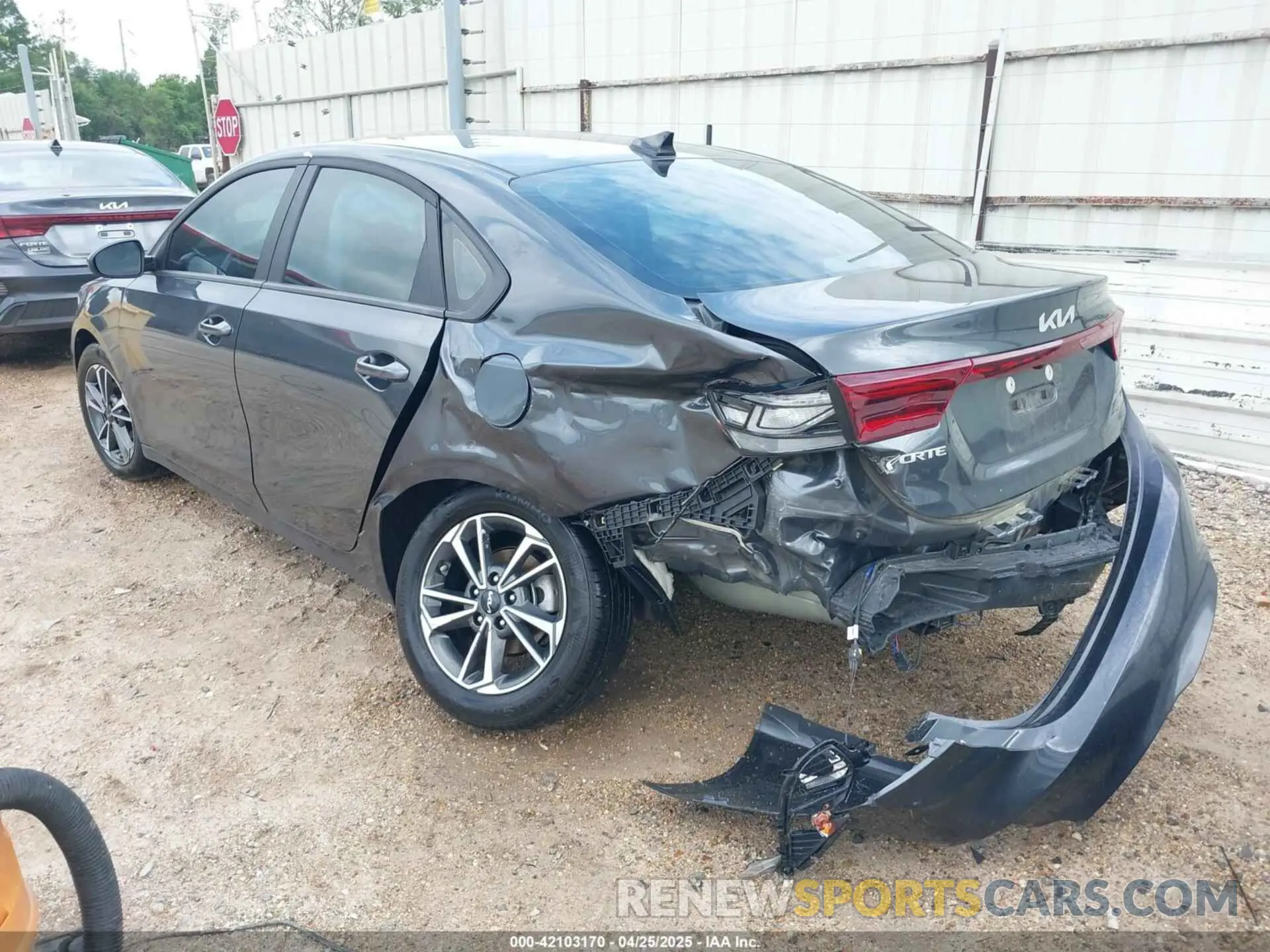 3 fotografías del automóvil dañado 3KPF24AD5RE764234 KIA FORTE 2024